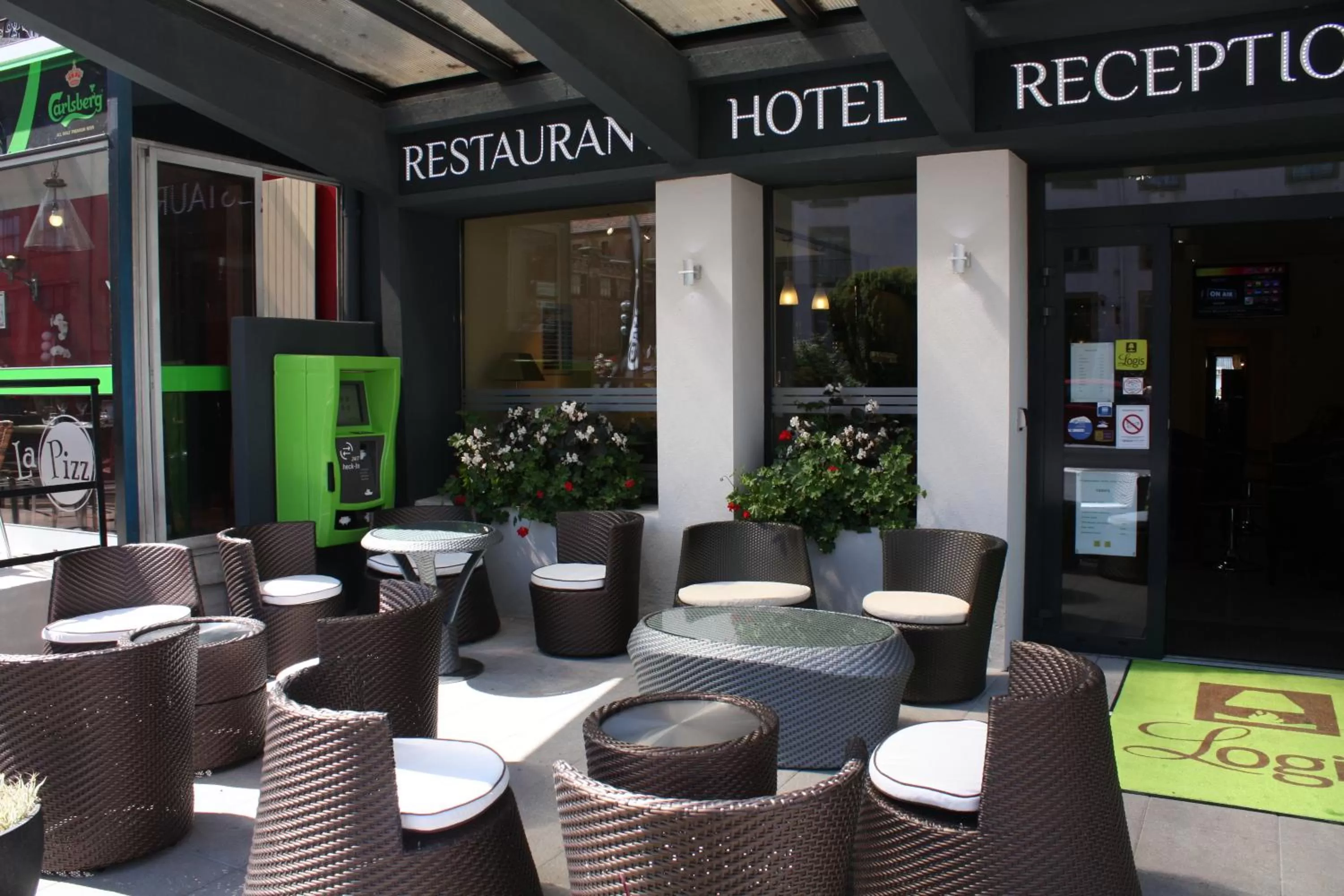 Balcony/Terrace in Logis Hôtel- Restaurant La Renaissance