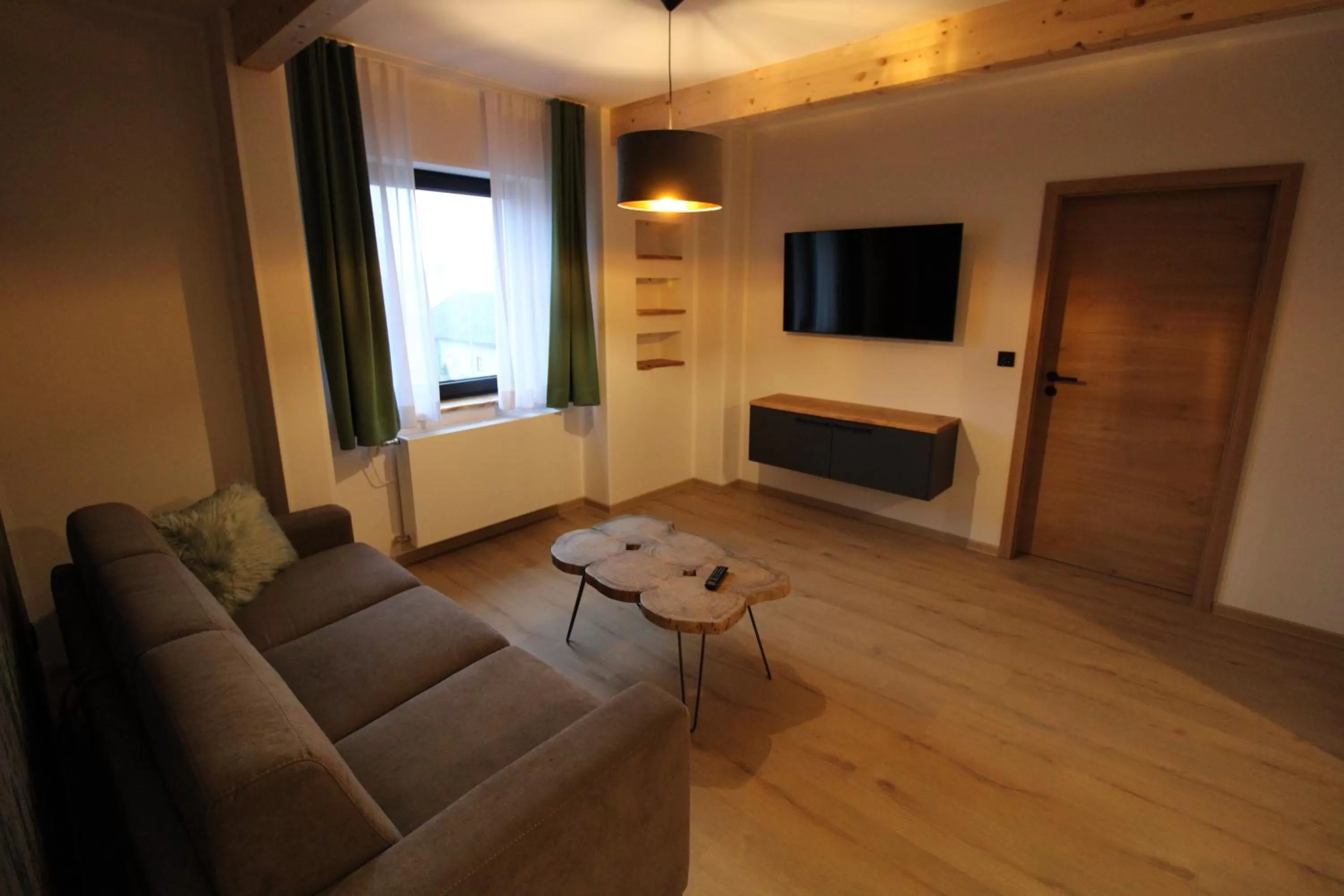 Communal lounge/ TV room in DER Hirsch Hotel