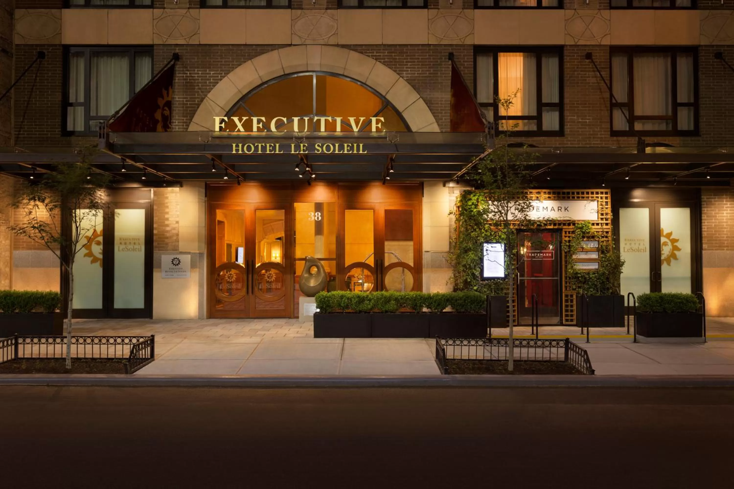 Facade/entrance in Executive Hotel Le Soleil New York