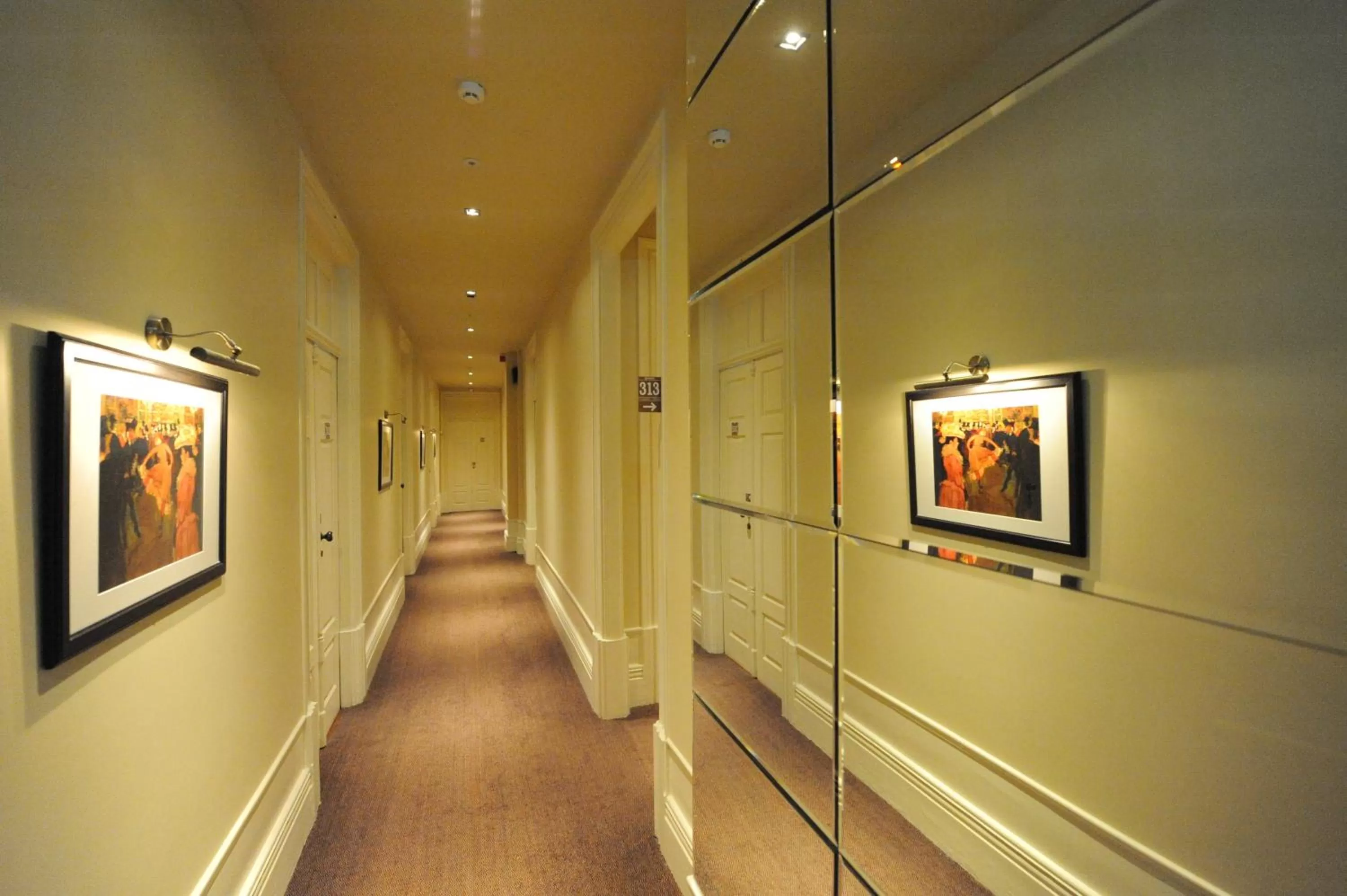 Decorative detail in Hotel Aliados