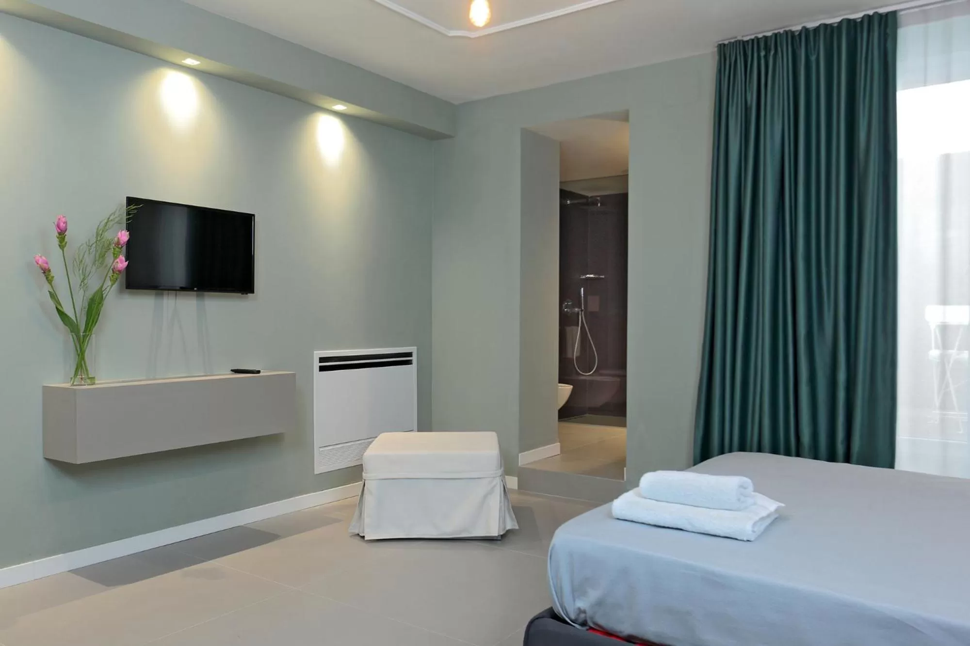 TV and multimedia, Bed in B&Bari, via Cairoli - guesthouse Le Case di Aurelia