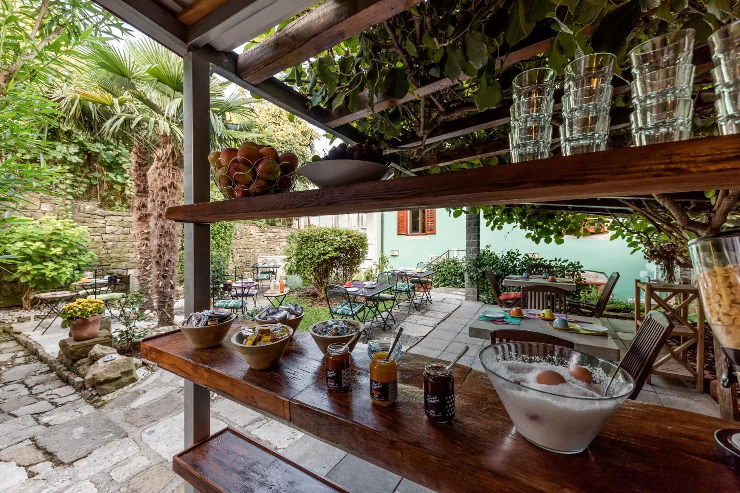 Buffet breakfast in B&B Miracolo di Mare Retro