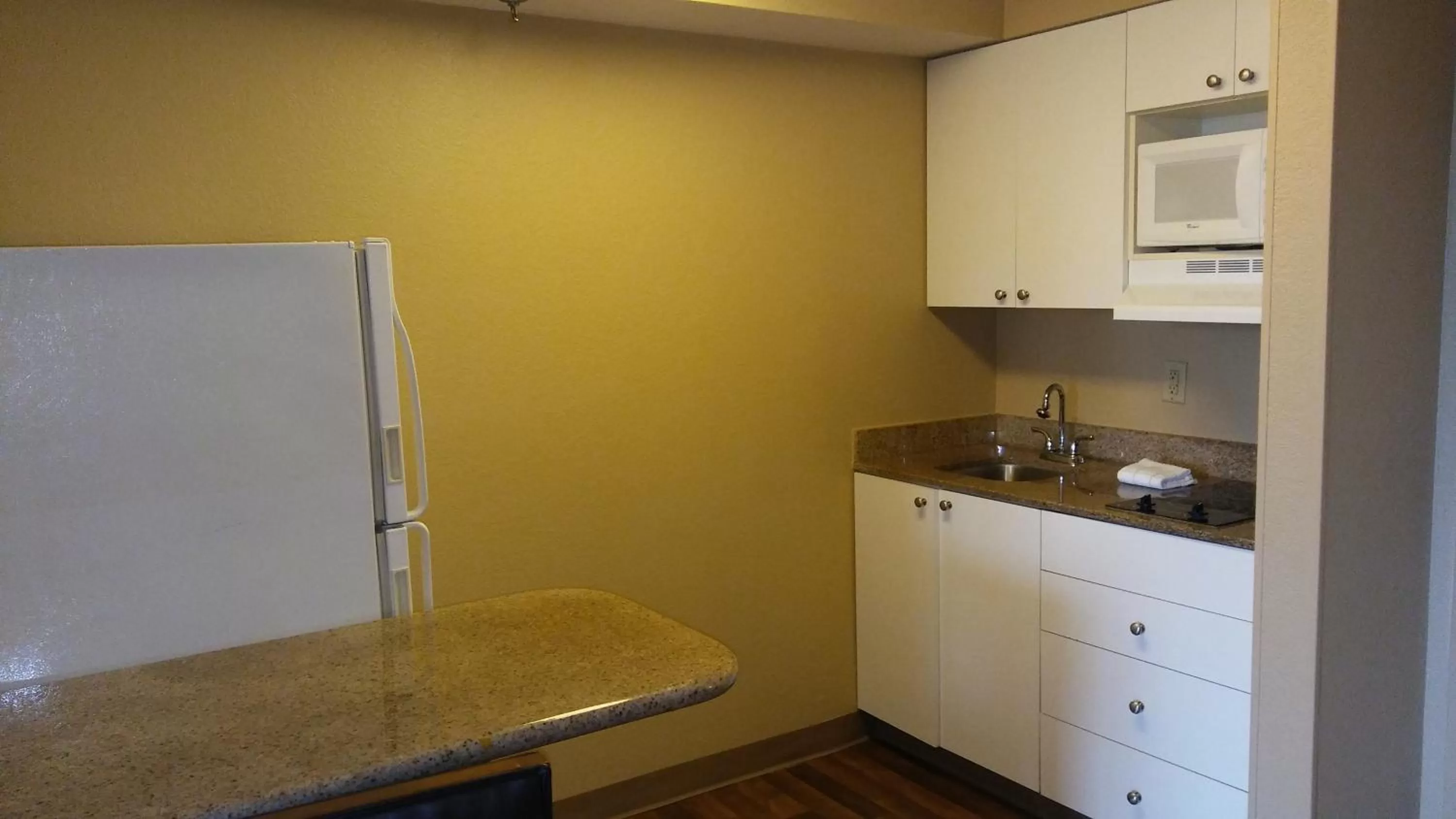 Kitchen or kitchenette in Extended Stay America - Atlanta - Marietta - Interstate N. Pkwy