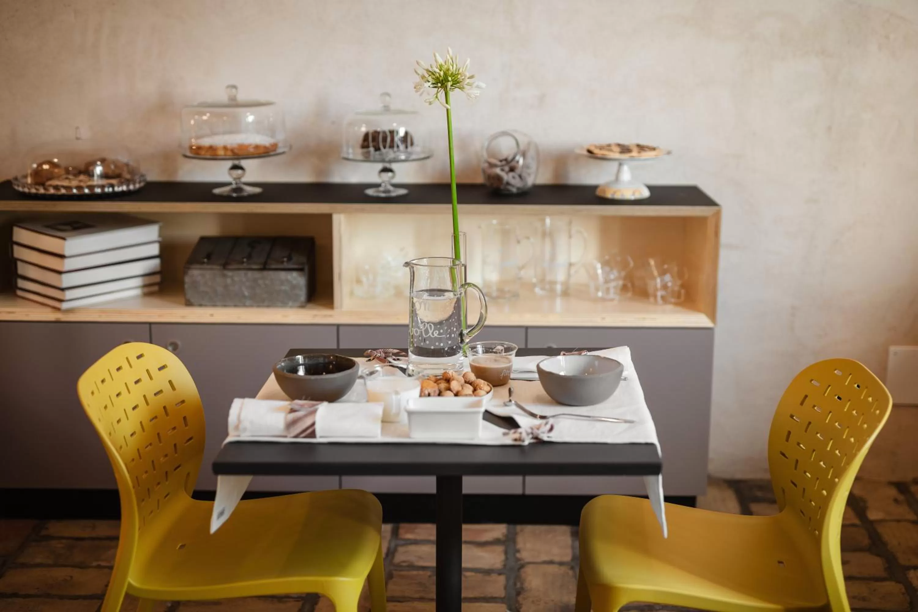 Coffee/tea facilities in OGNISSANTI GuestHouse & Suites