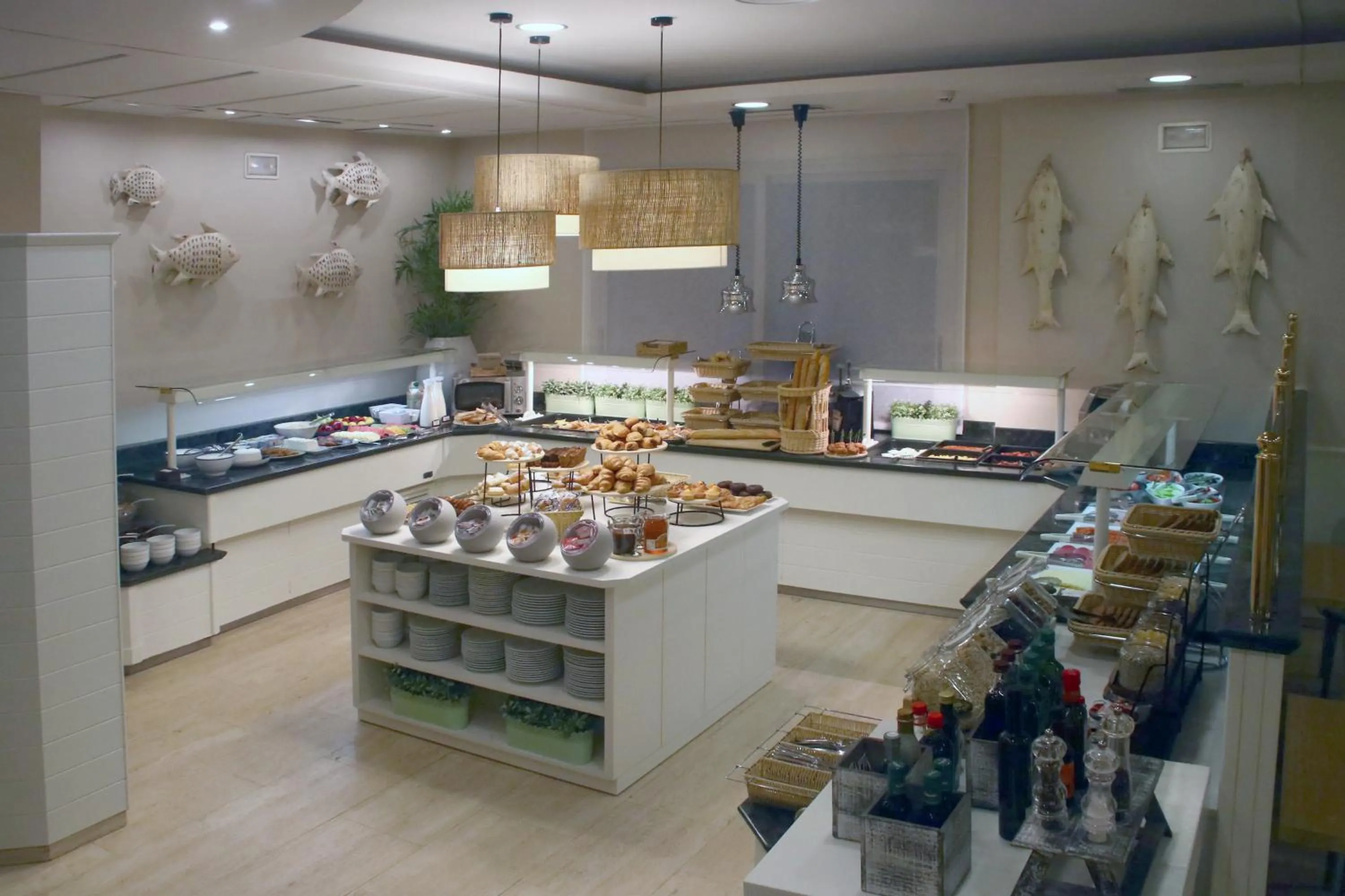 Restaurant/places to eat in Hotel Miramar