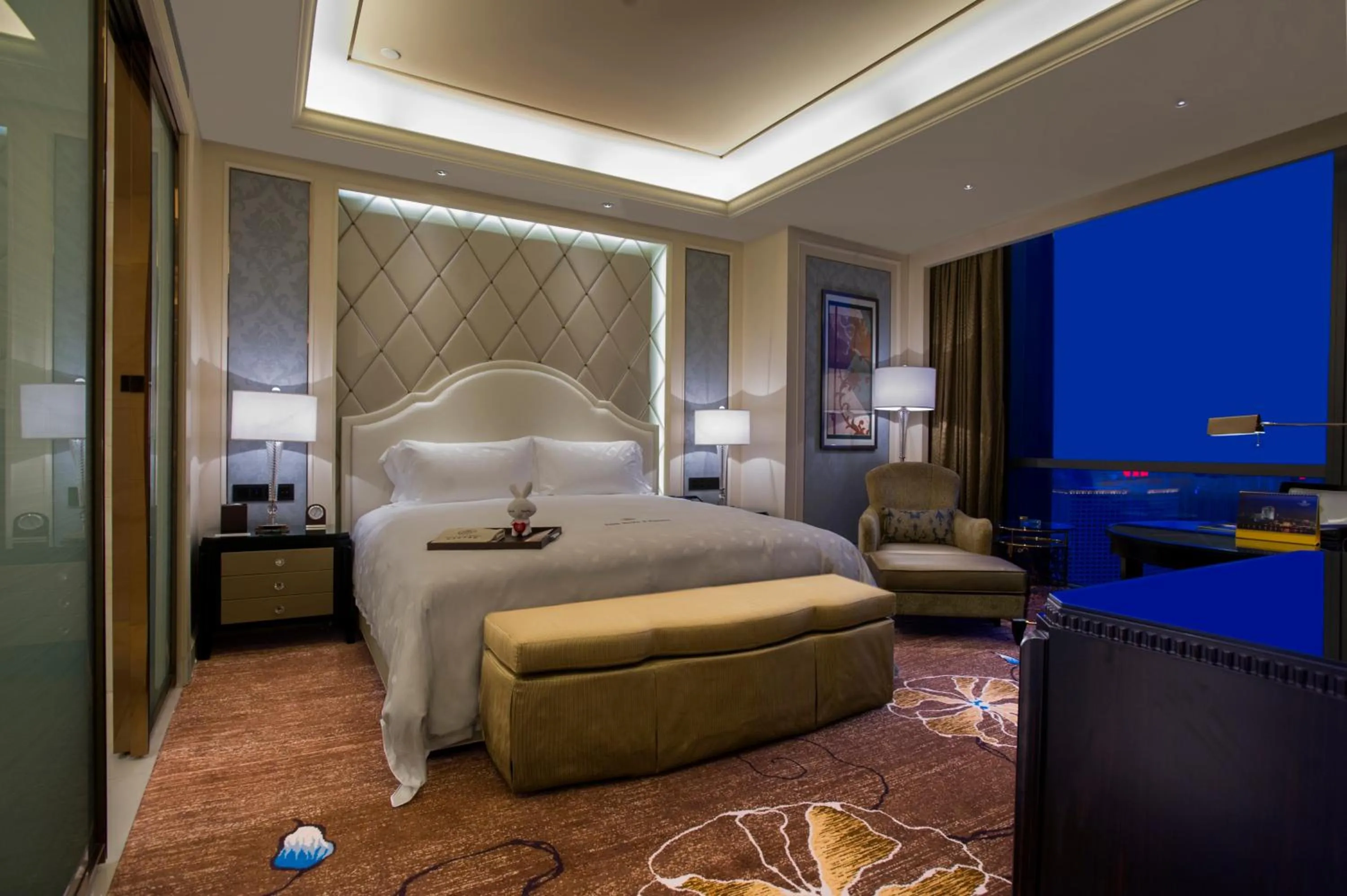 Photo of the whole room, Bed in Dongguan Kande International Hotel