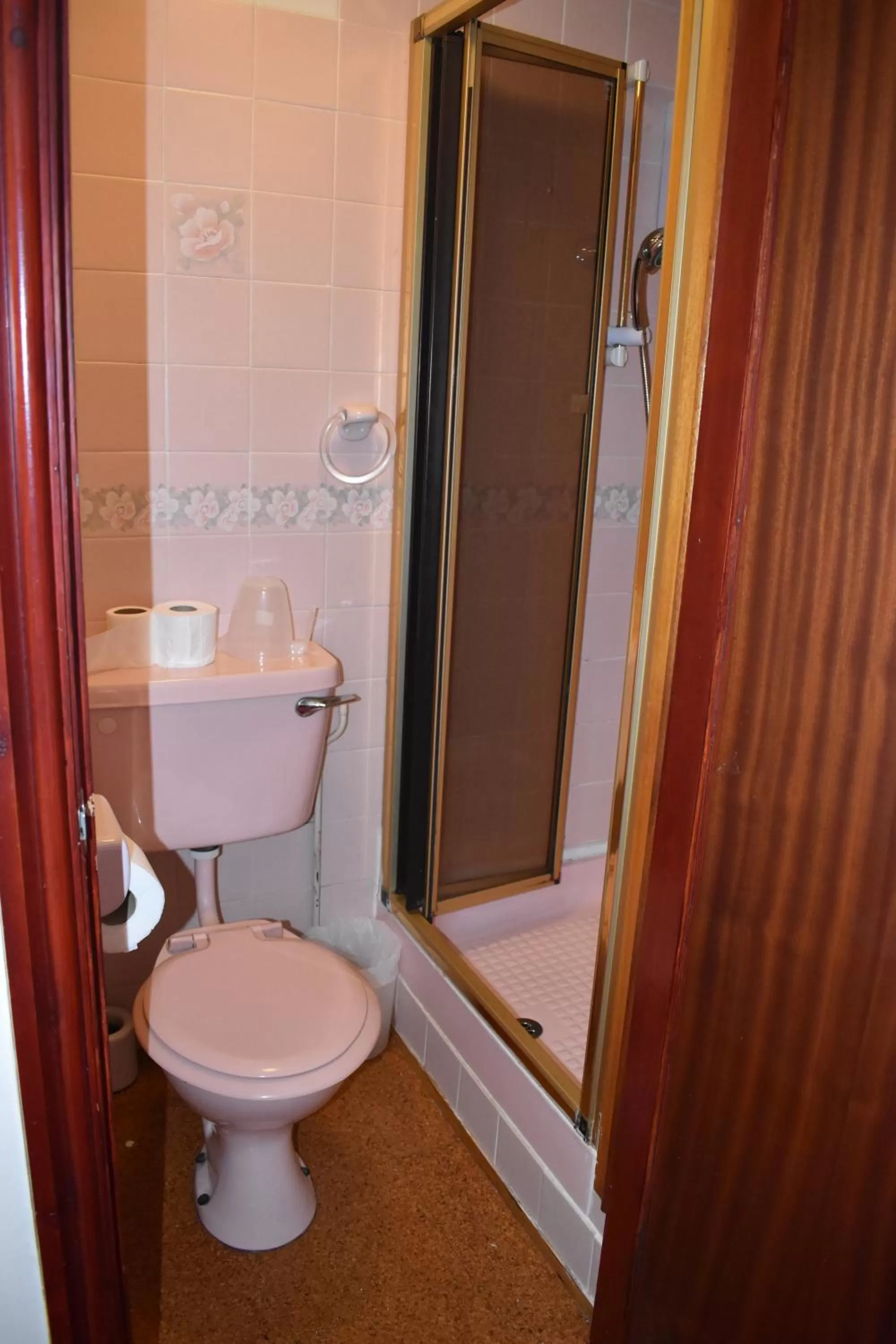 Bathroom in Lyndhurst Hotel