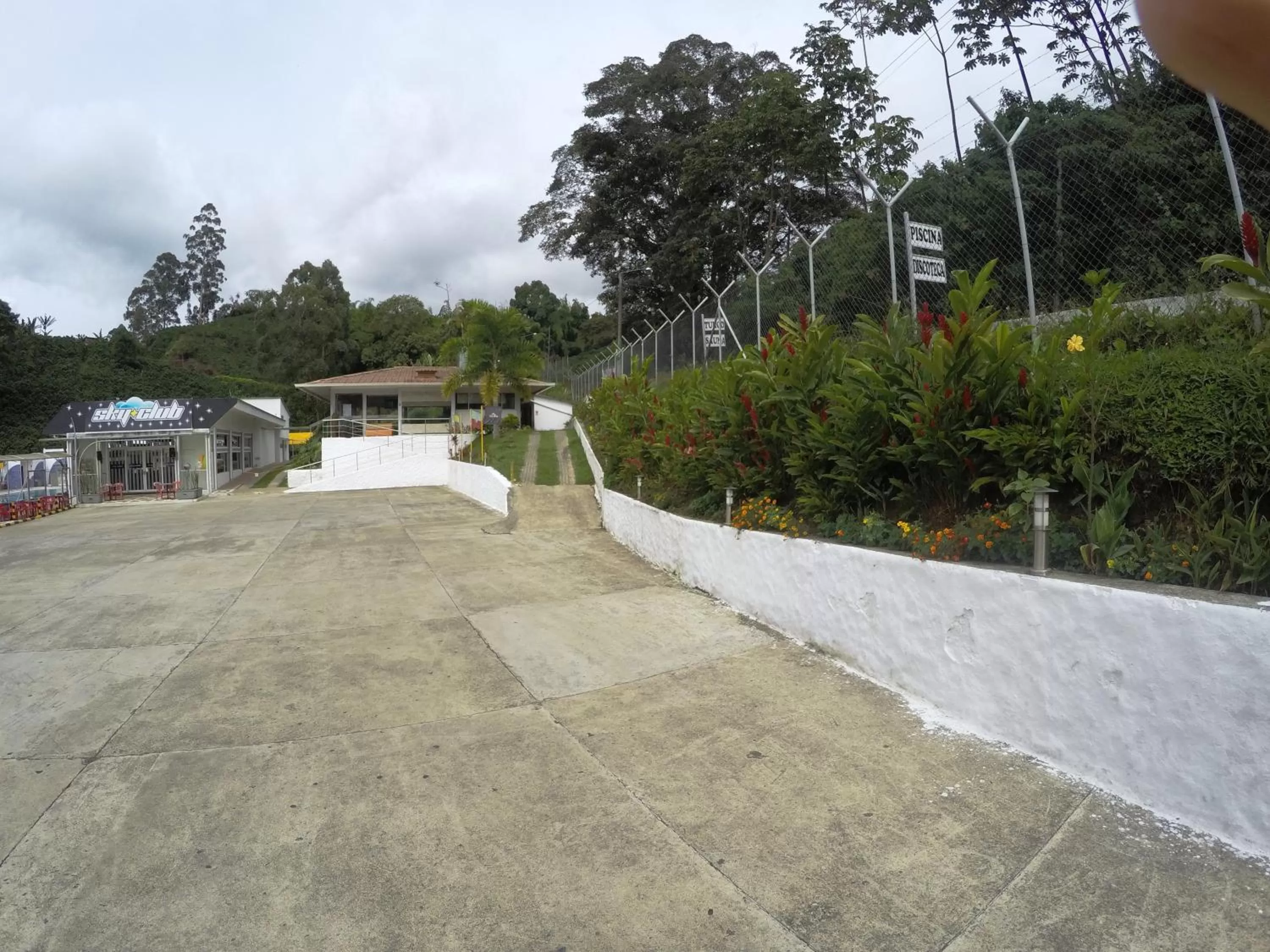 Restaurant/places to eat in Sky Club Eco Hotel