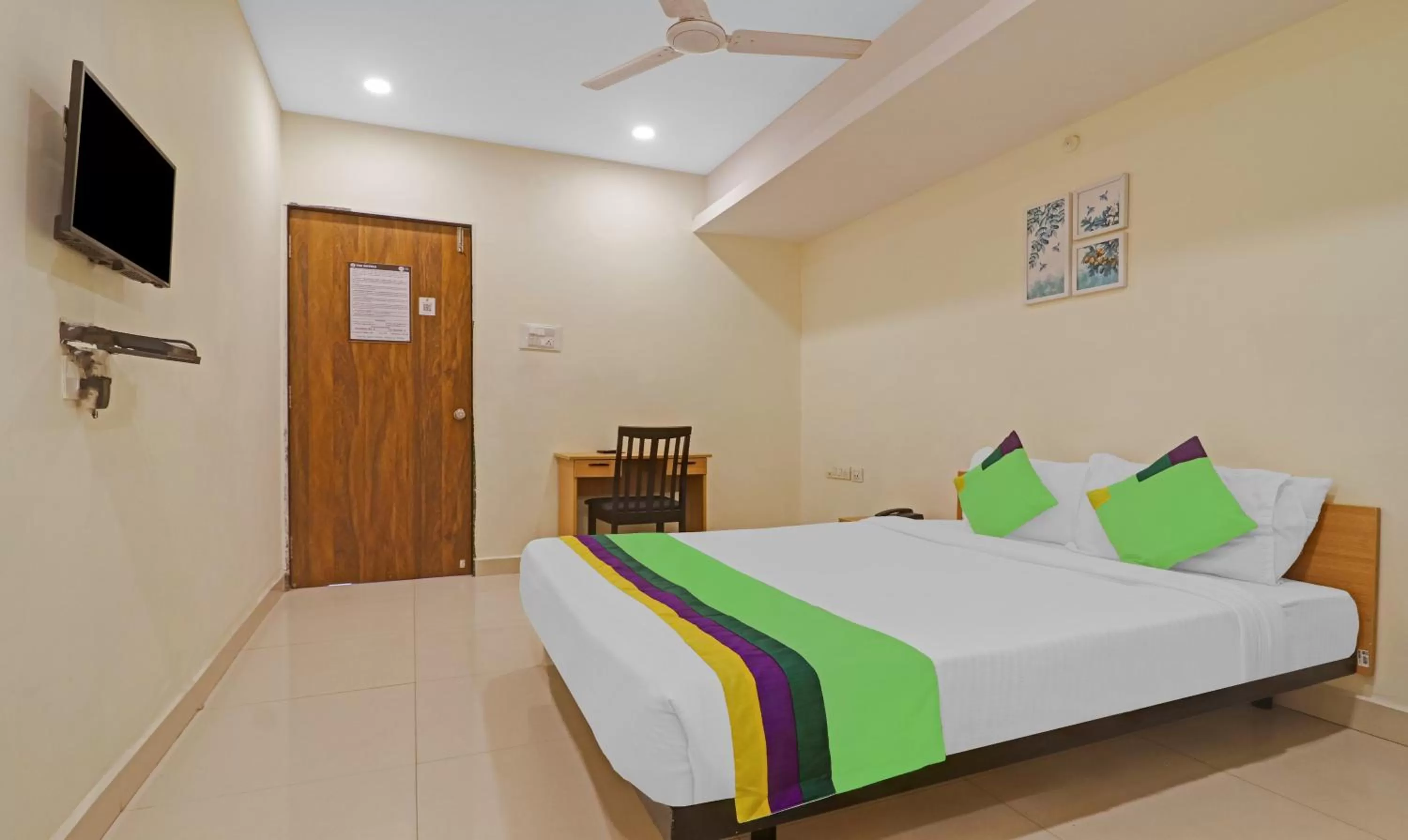 Bedroom, Bed in Treebo Trend Tee