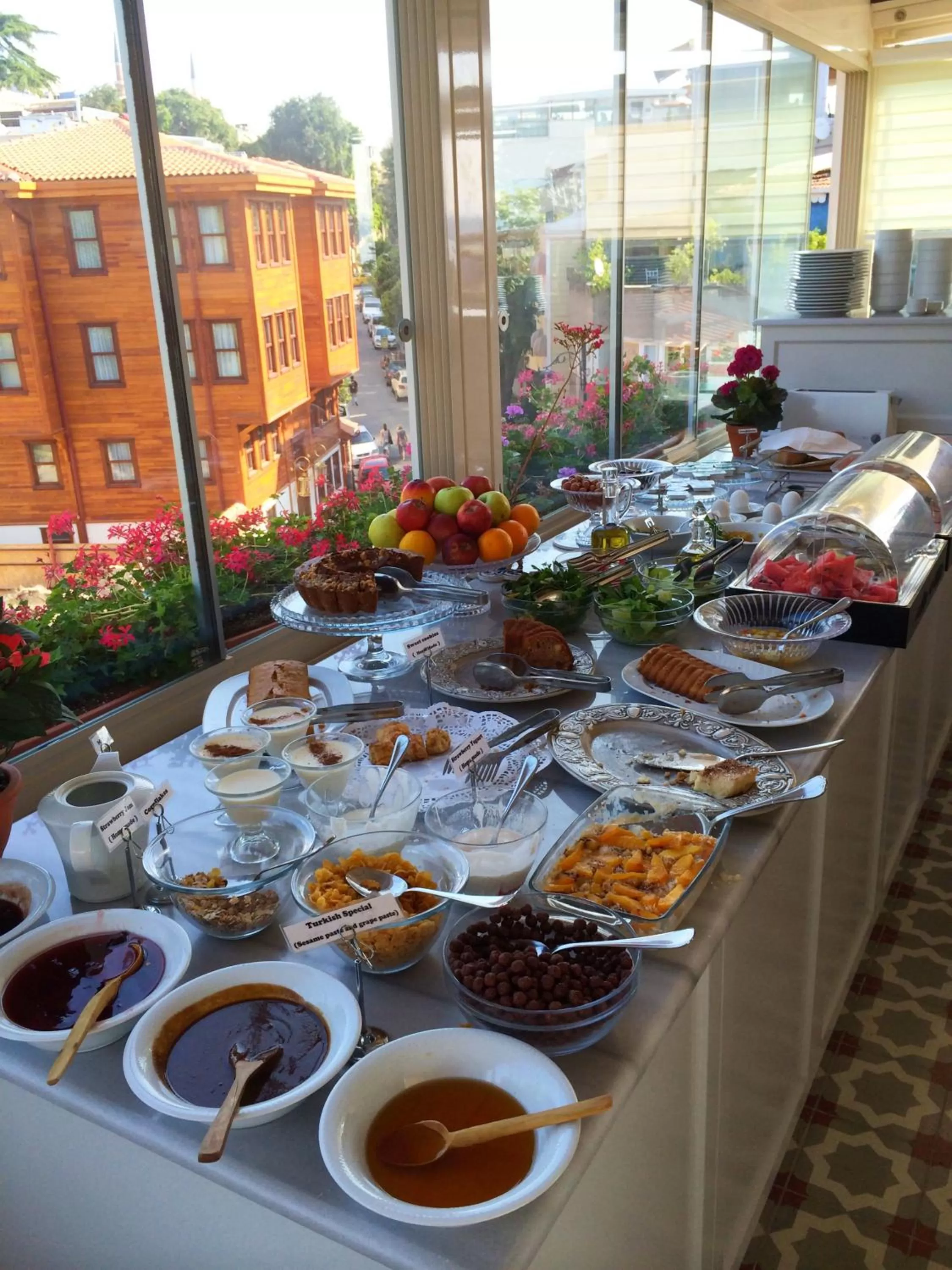 Dining area in Darussaade Hotel Old City - Sultanahmet