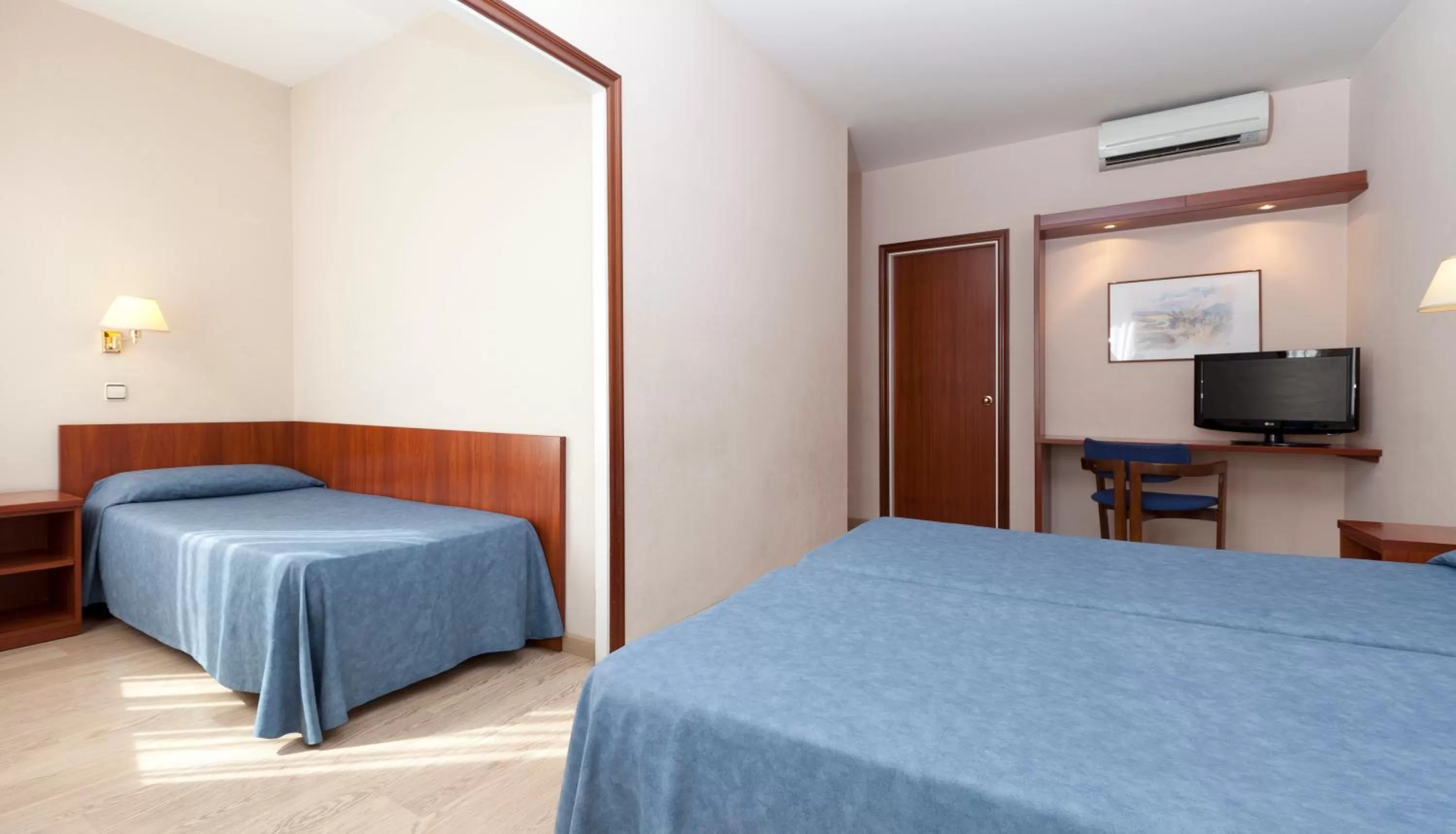 Bedroom, Bed in Peninsular