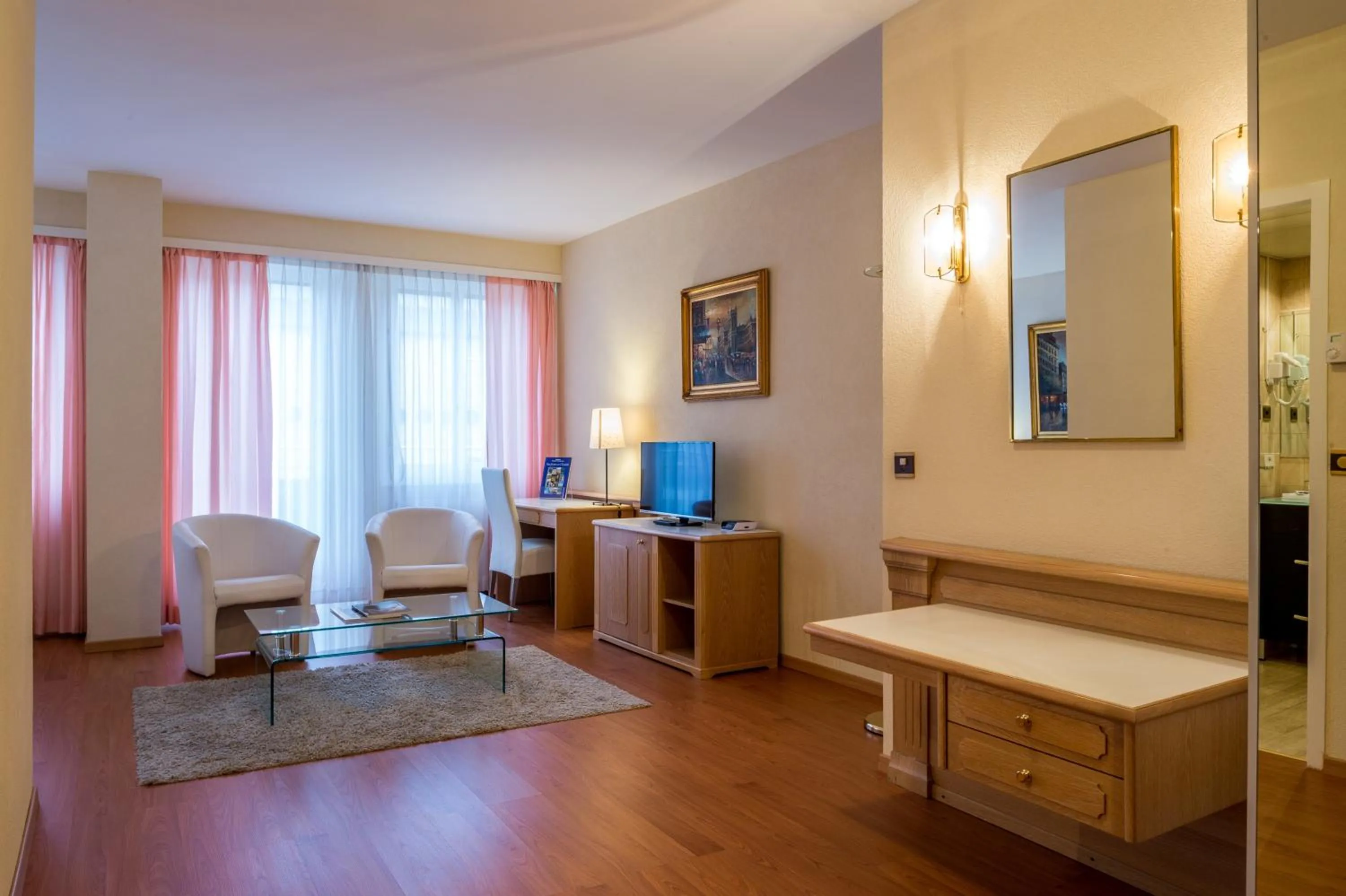 Photo of the whole room in Hotel Century