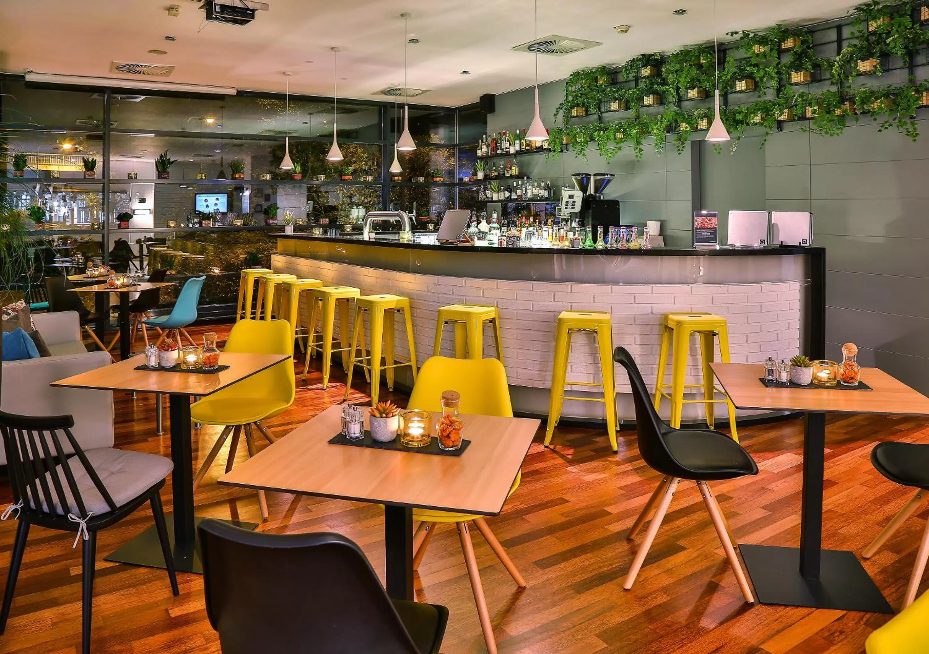 Lounge or bar in Hotel Frankfurt Messe Affiliated by Meliá