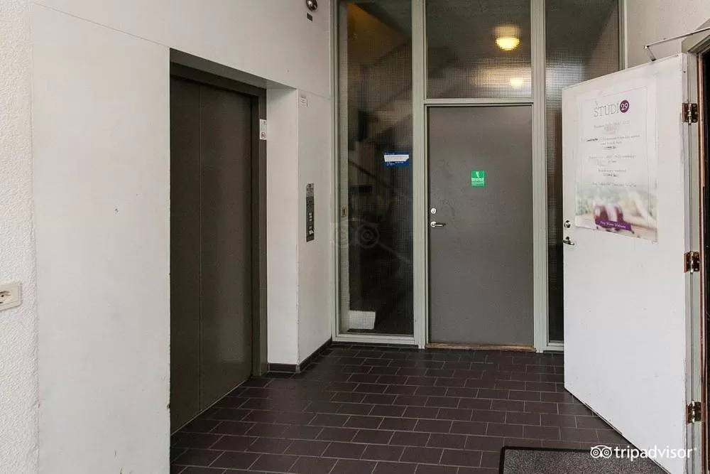 elevator in 101 Guesthouse Hotel