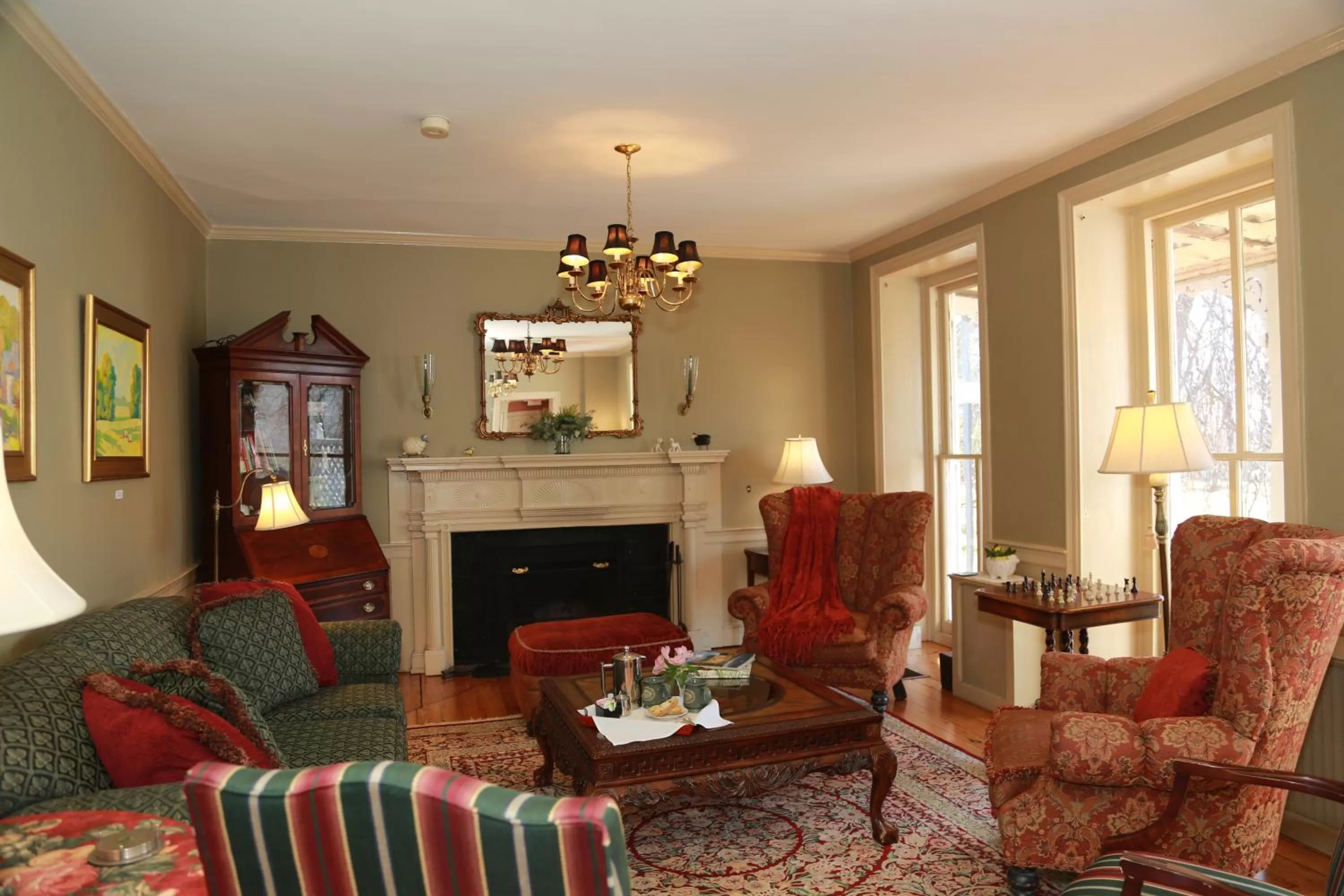 Communal lounge/ TV room, Seating Area in Woolverton Inn