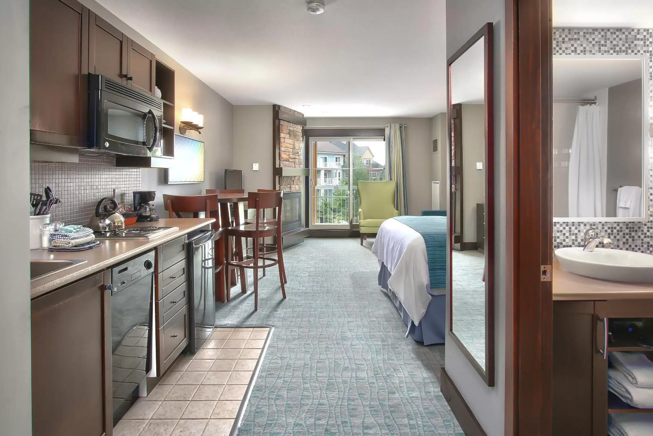 Mosaic Deluxe Suite in Blue Mountain Resort Mosaic Suites Mosaic Deluxe Suite in Blue Mountain Resort Mosaic Suites