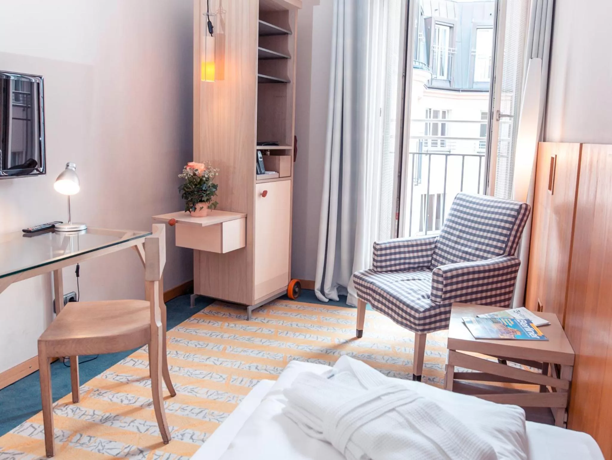 Bed in Hotel Bleibtreu Berlin by Golden Tulip