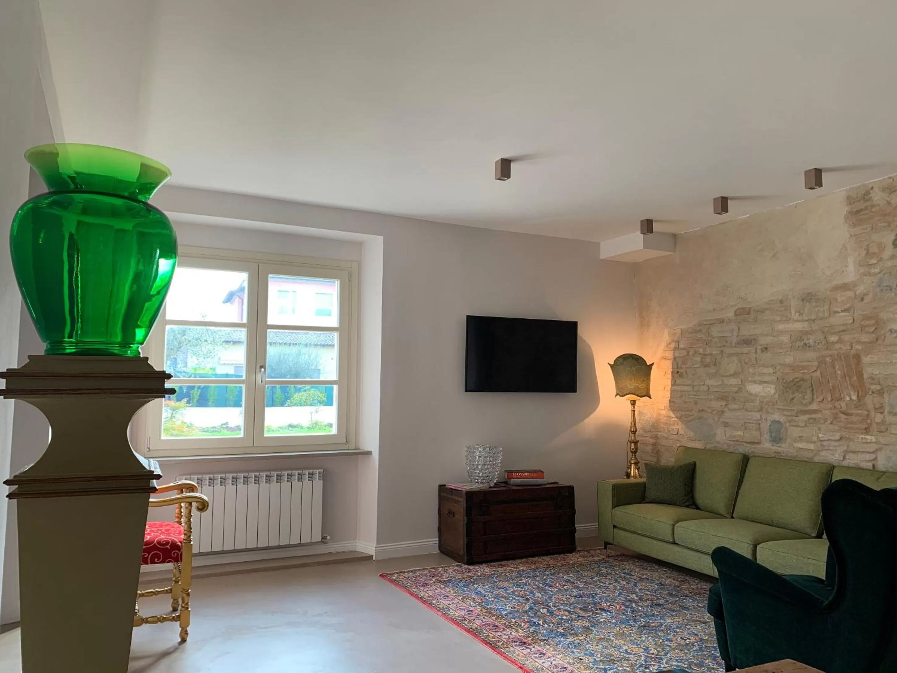 Communal lounge/ TV room in CorteViva Boutique B&B