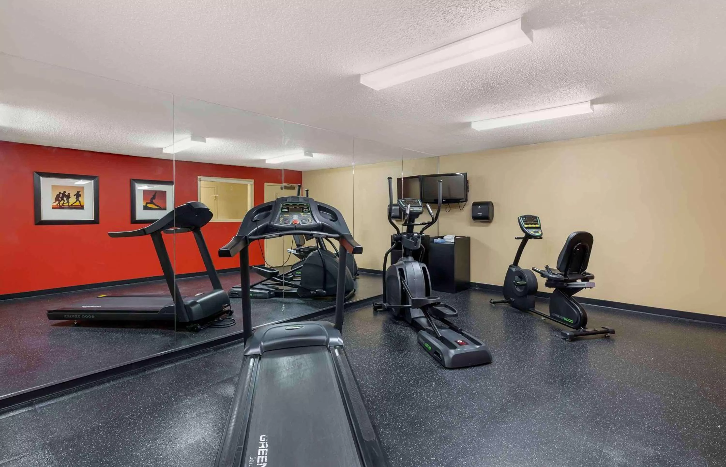 Fitness centre/facilities in Extended Stay America Suites - Cleveland - Great Northern Mall
