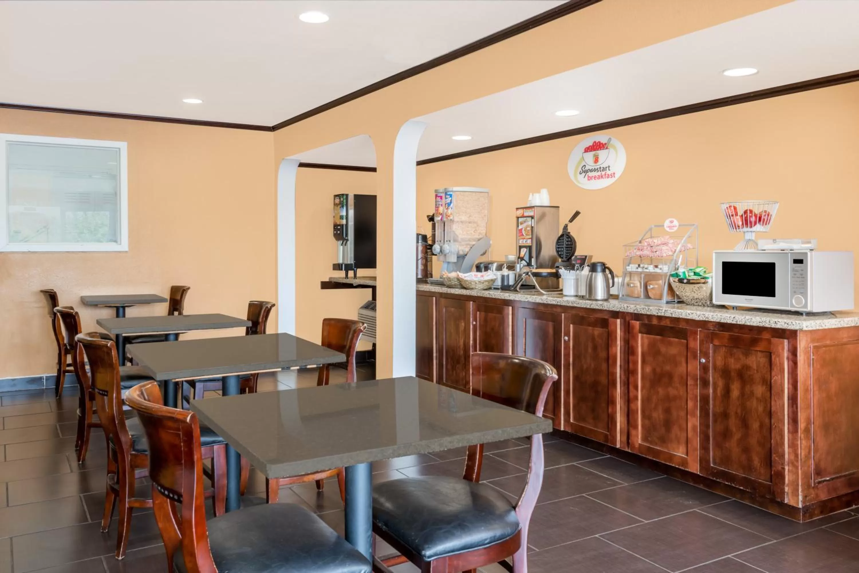 Food and drinks in Super 8 by Wyndham Midwest City OK