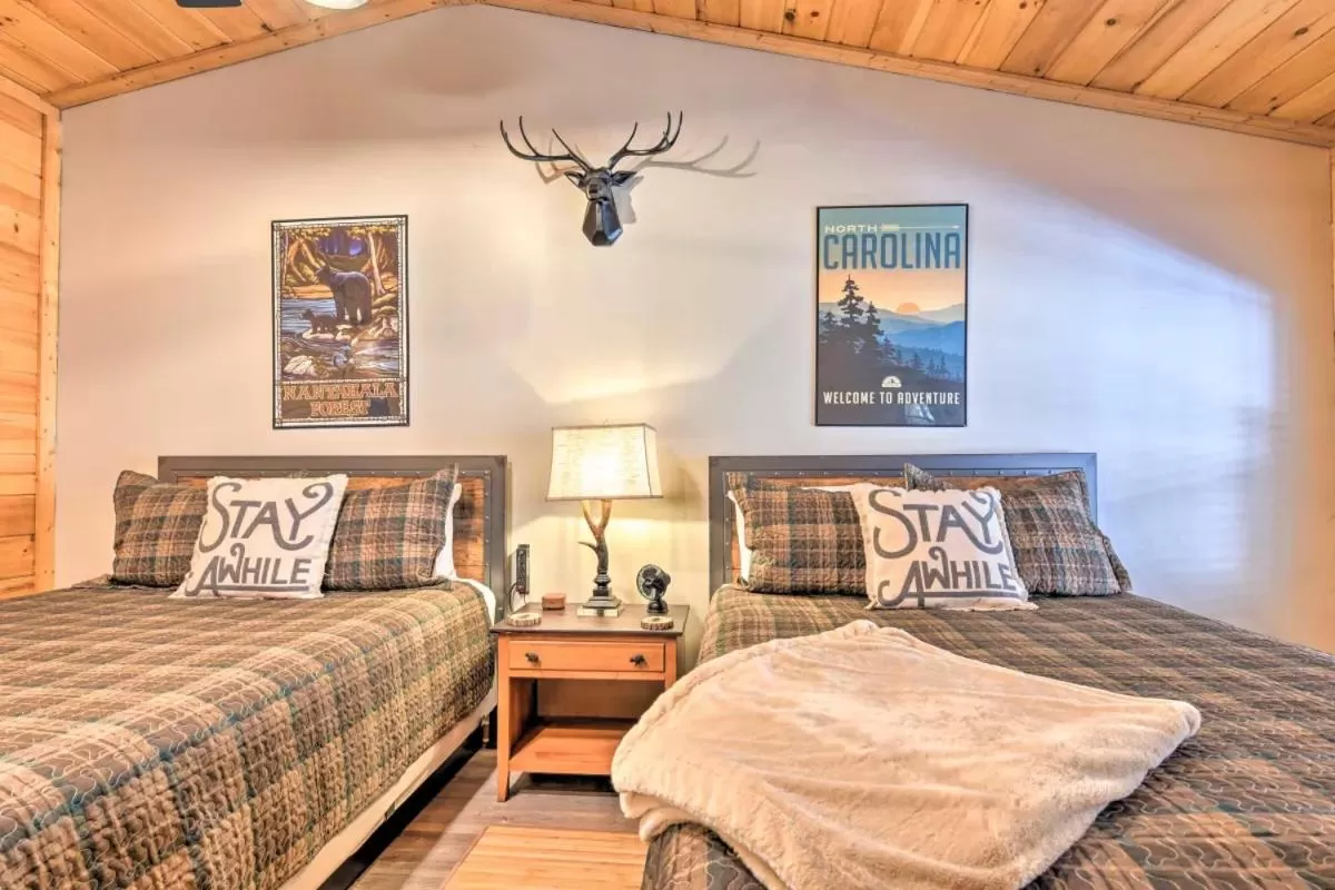 Bed in The Lodge Nantahala River