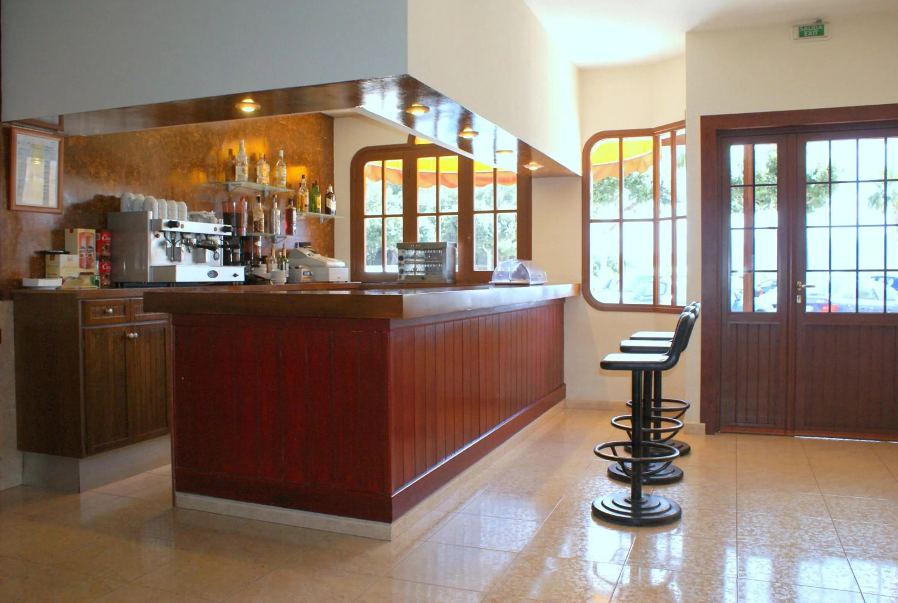 Lounge or bar in Hotel Carabela 2