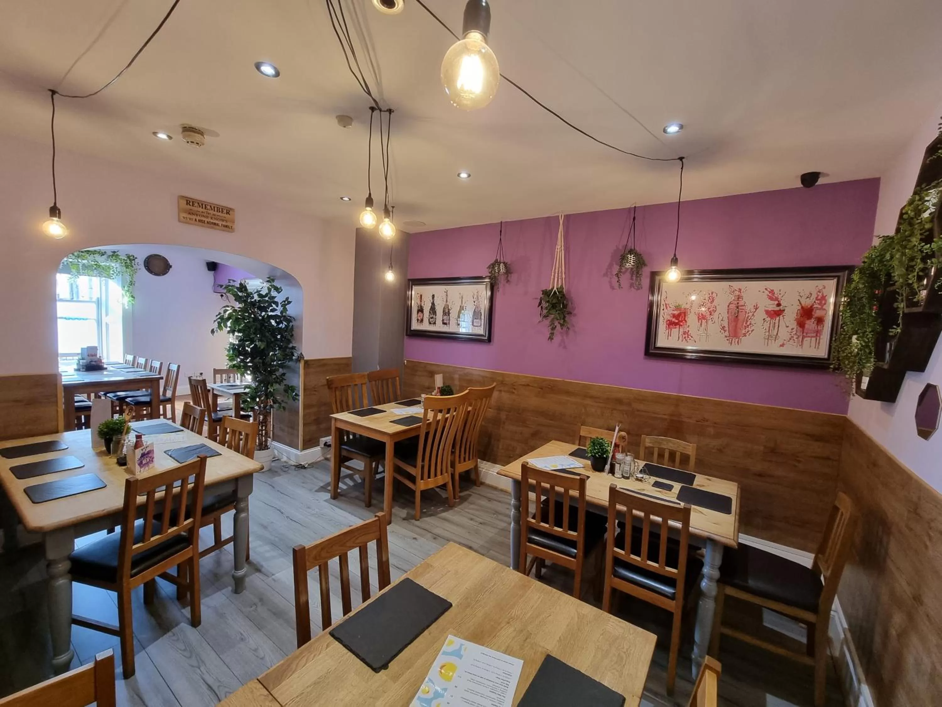 Restaurant/places to eat in The Dolphin Hotel & Restaurant