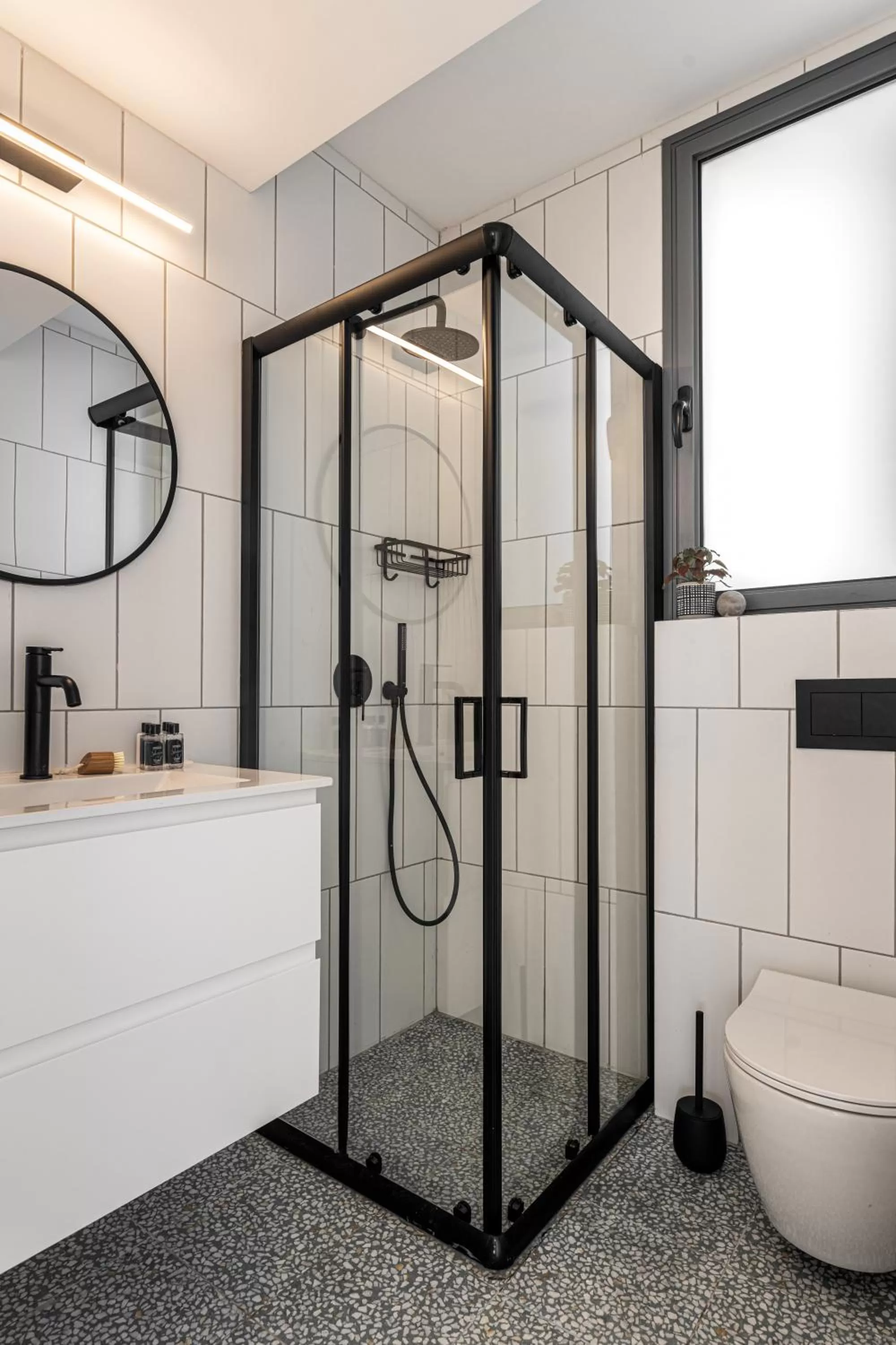 Shower in Mate GEORGE - By HOMY