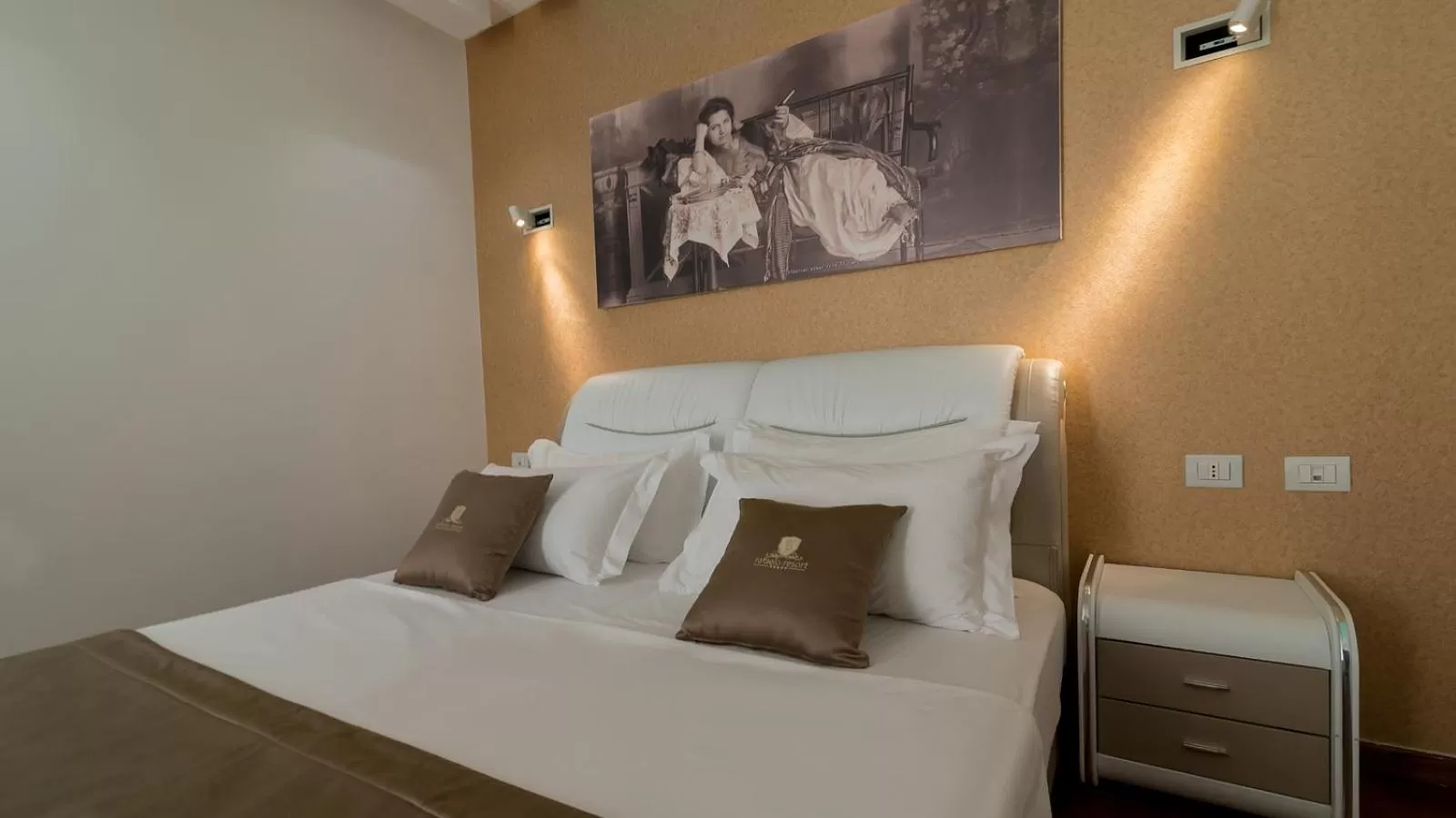 Bed in Deluxe & Executive SPA by Rafaelo