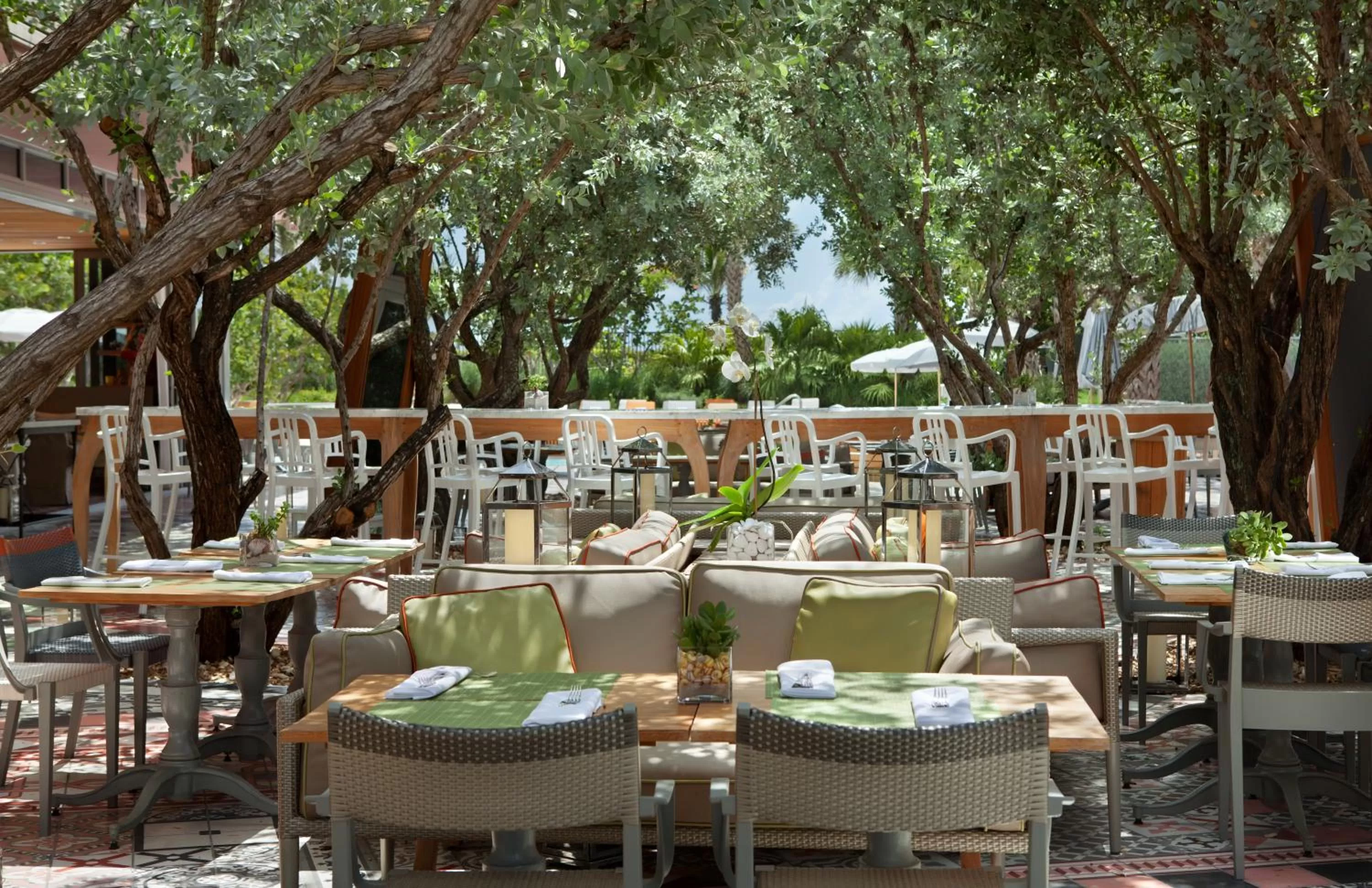 Restaurant/places to eat in SLS South Beach