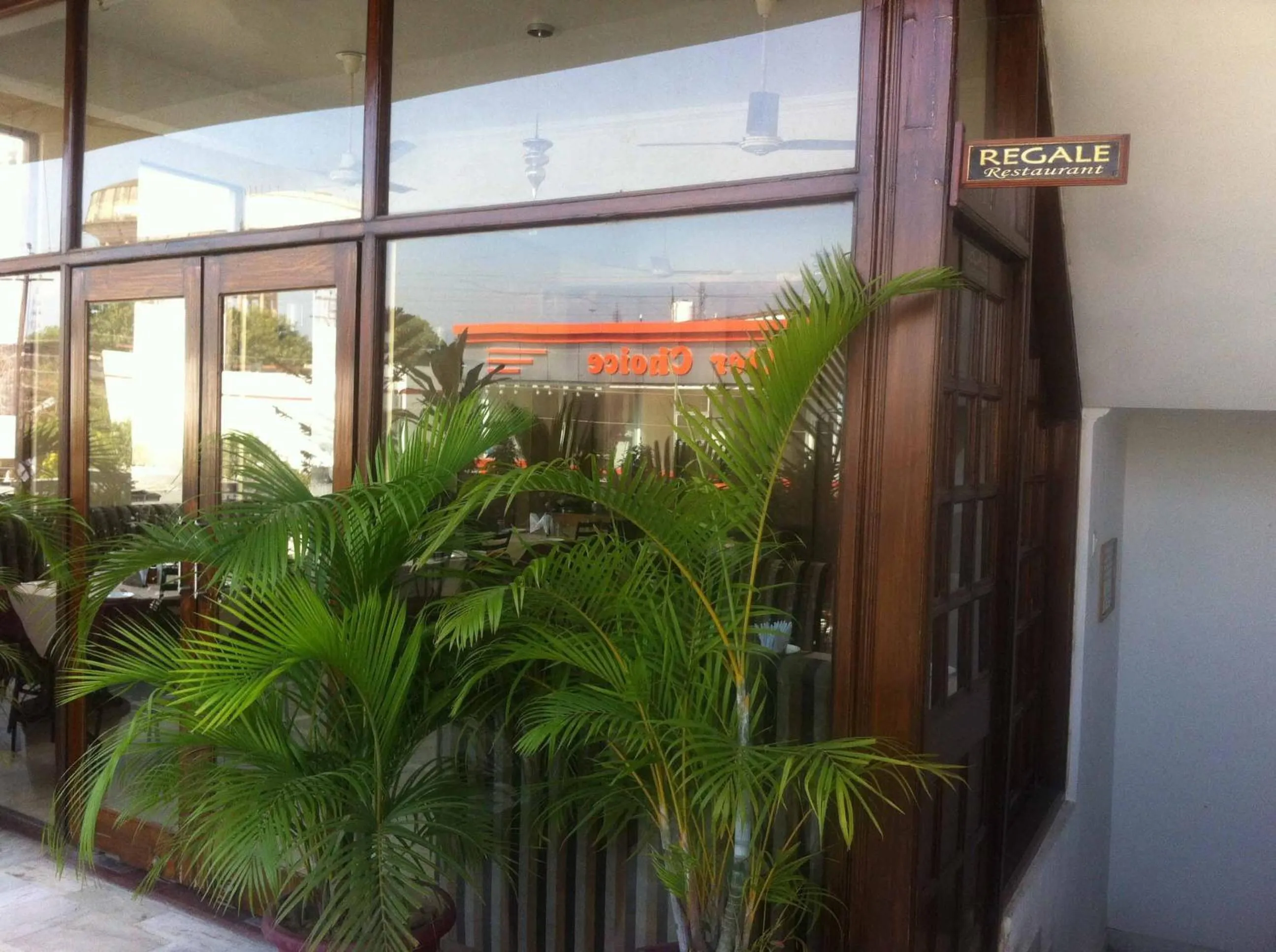 Restaurant/places to eat in Hotel Kamla Palace