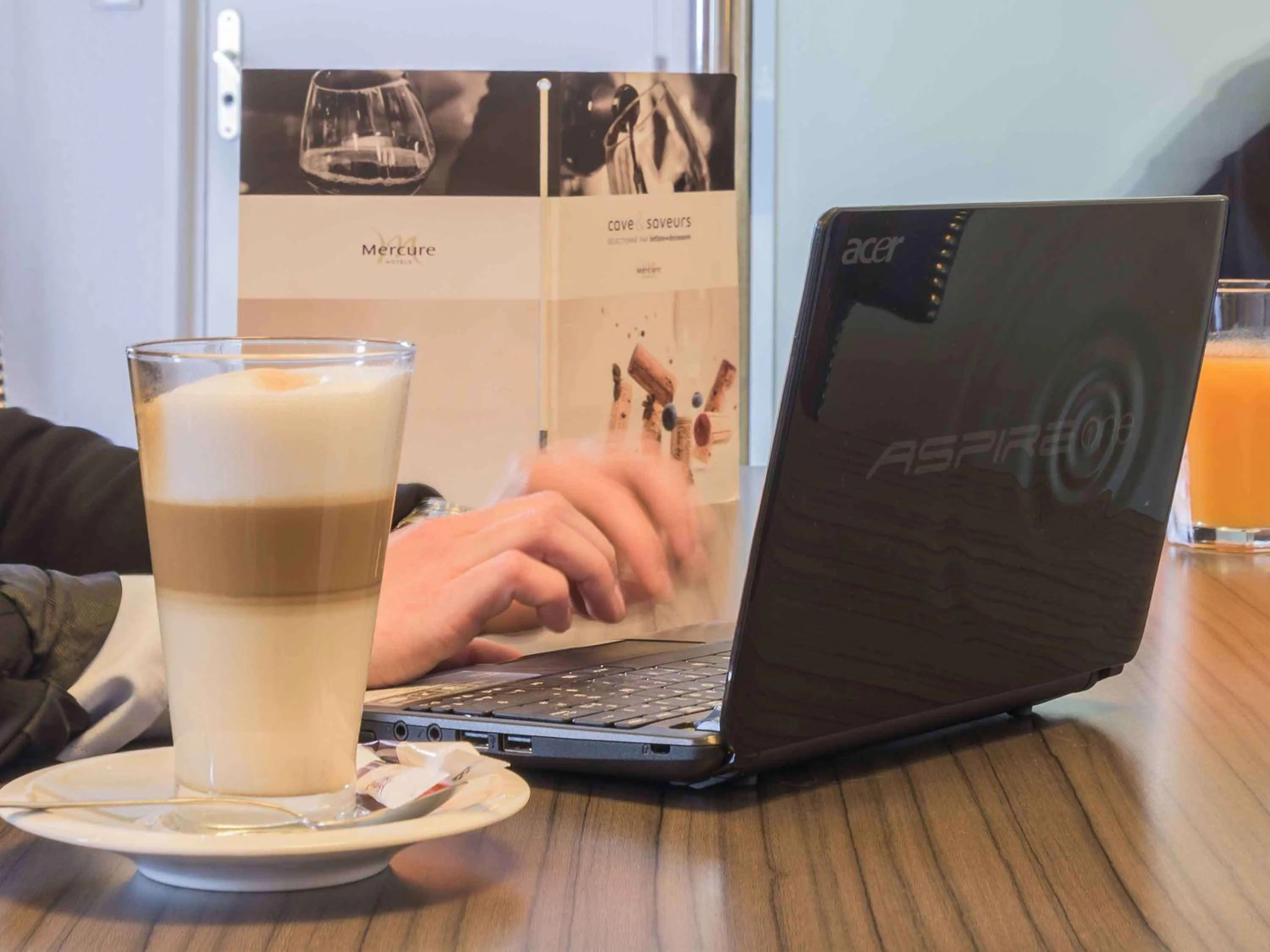 Lounge or bar in Mercure Tours Centre Gare et Congrès
