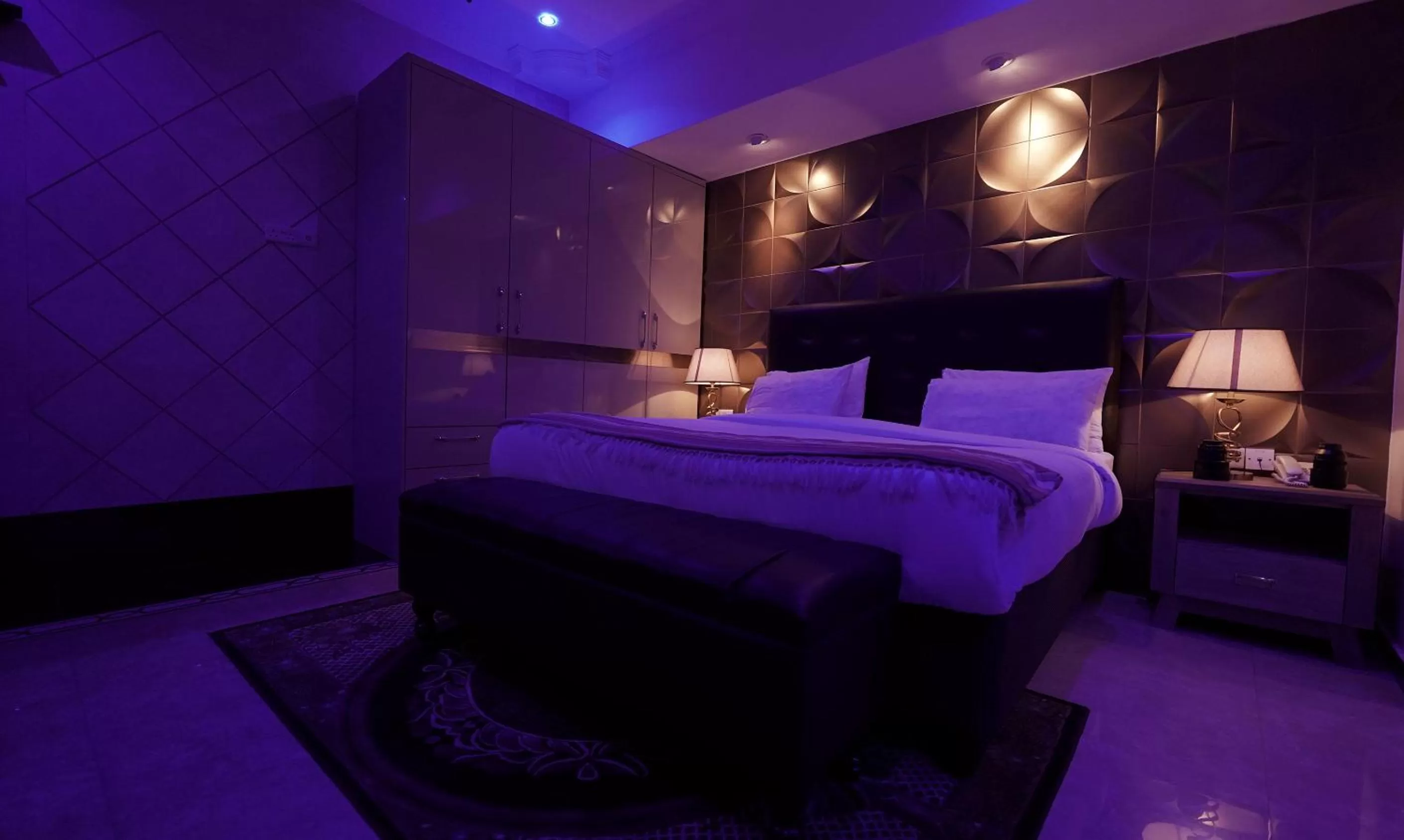 Bed in Lantana Hotel