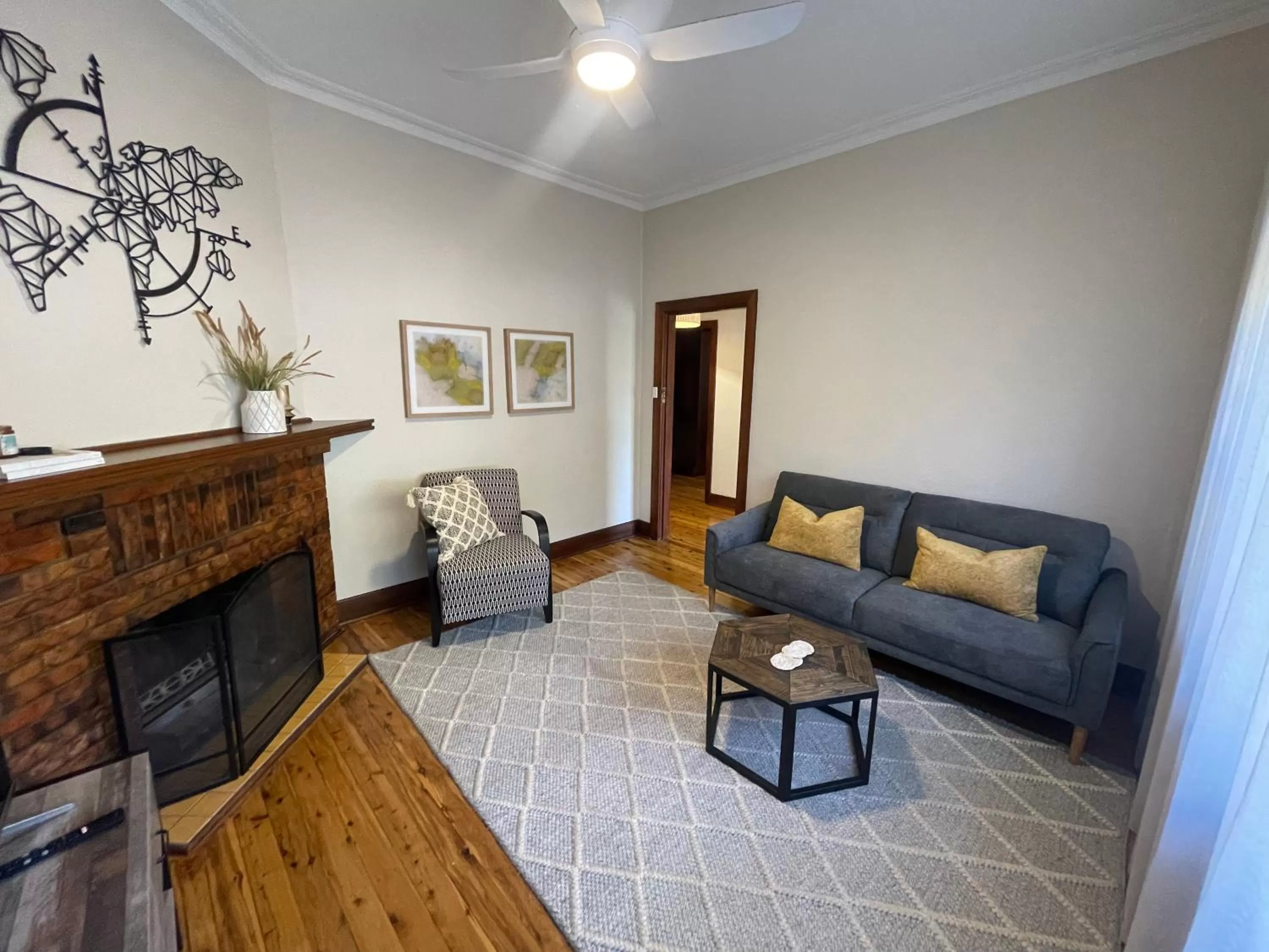 Seating area in Astor Hotel Motel