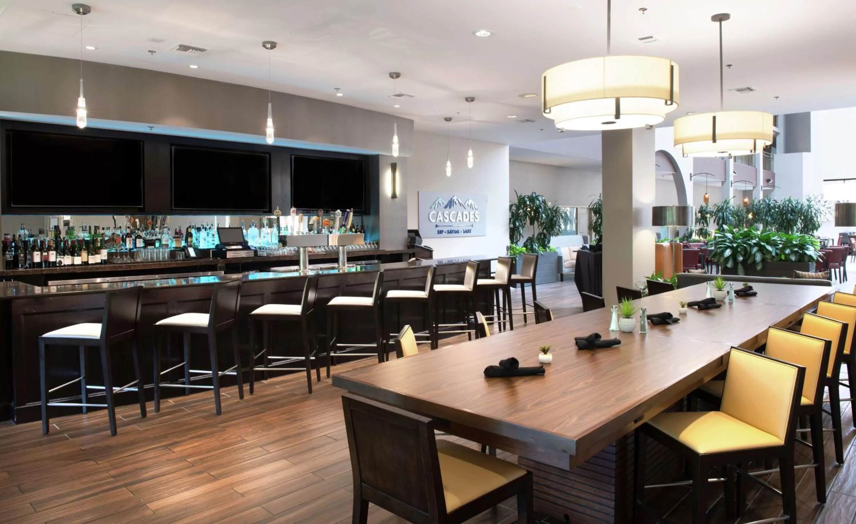 Restaurant/places to eat in Embassy Suites by Hilton Seattle North Lynnwood