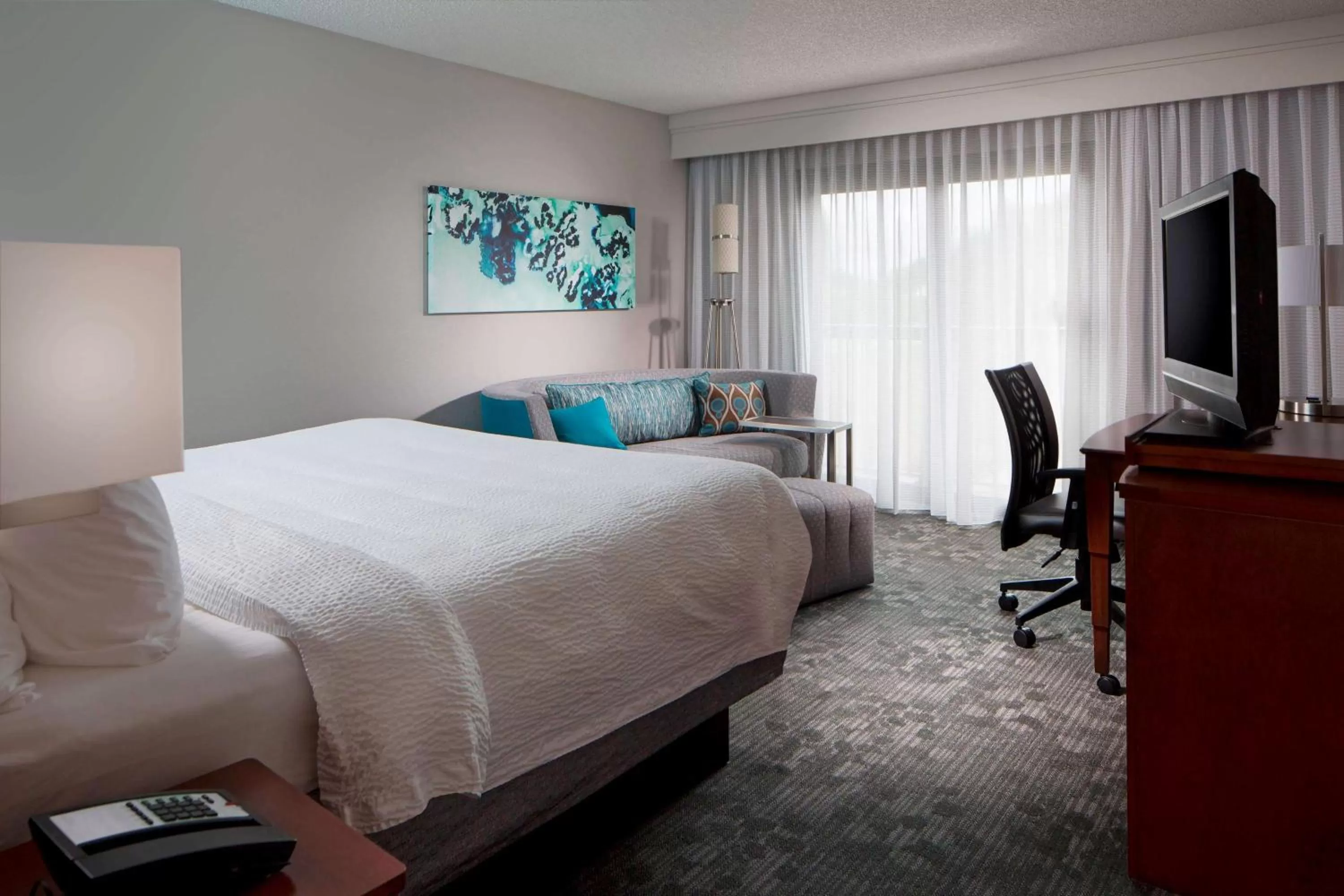 Photo of the whole room, Bed in Sonesta Select Boca Raton Town Center