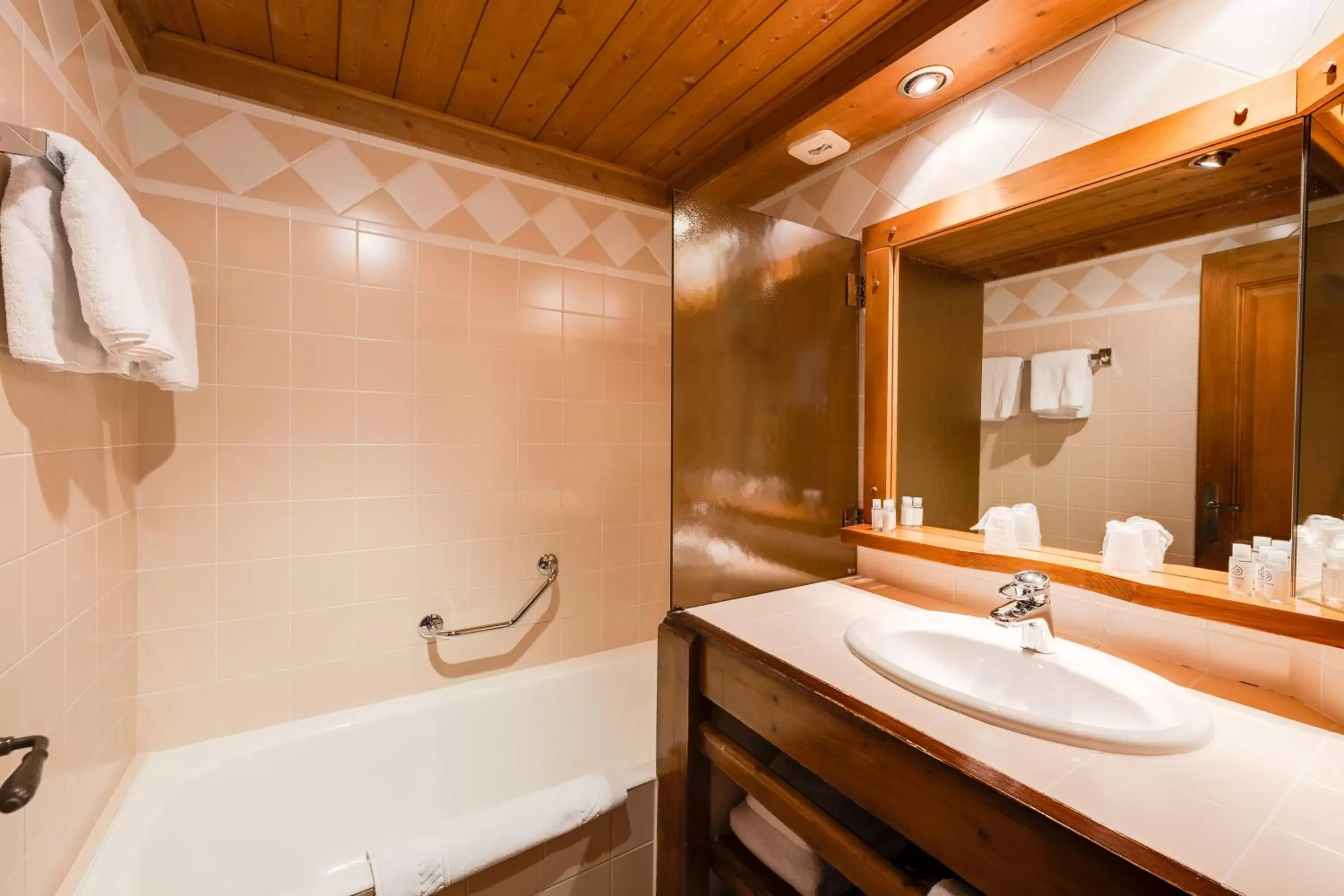 Triple Room in Hôtel La Grange d'Arly Triple Room in Hôtel La Grange d'Arly