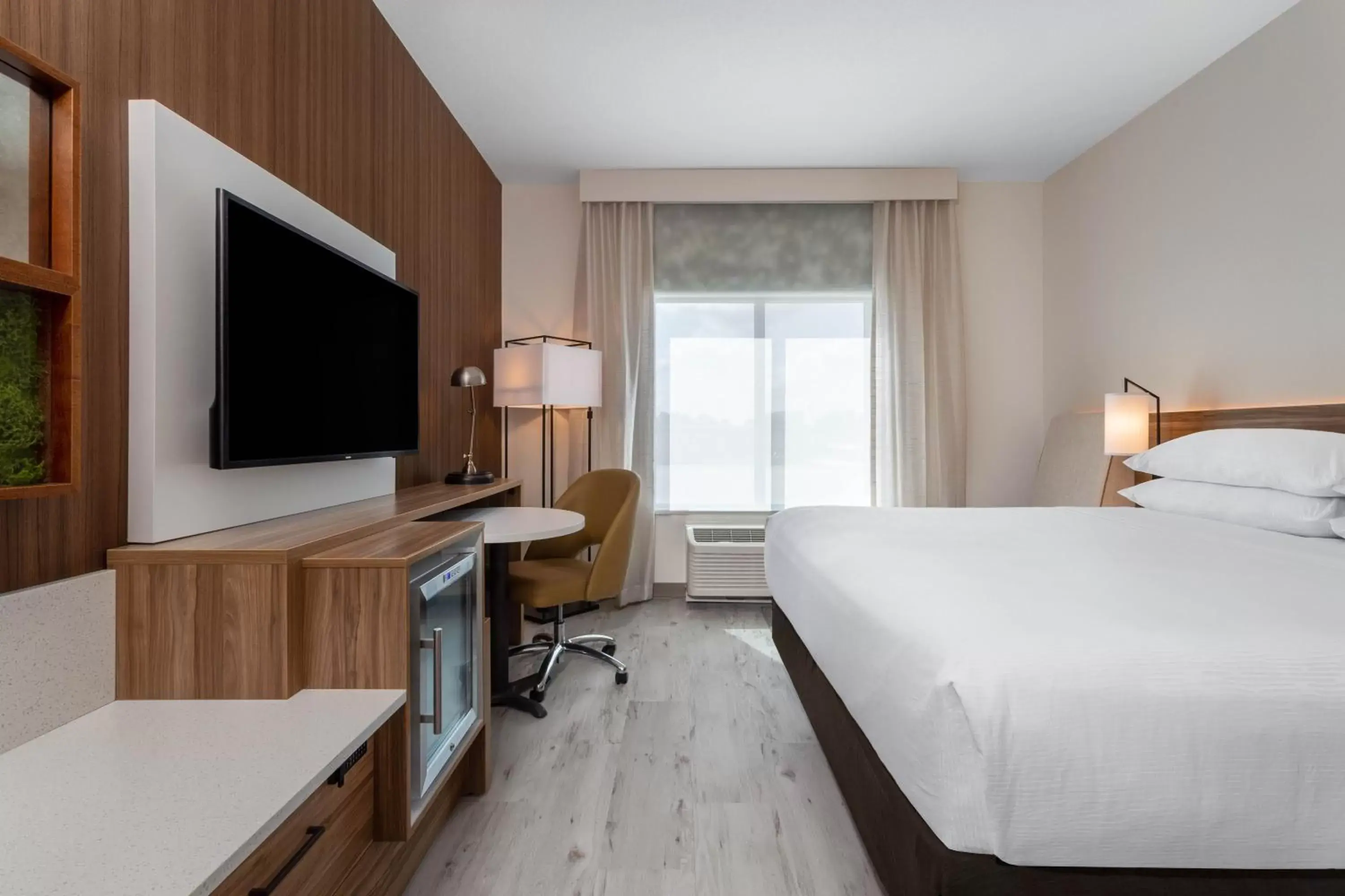 King Room (No Resort Fee) in Wyndham Garden Orlando Universal / I Drive King Room (No Resort Fee) in Wyndham Garden Orlando Universal / I Drive