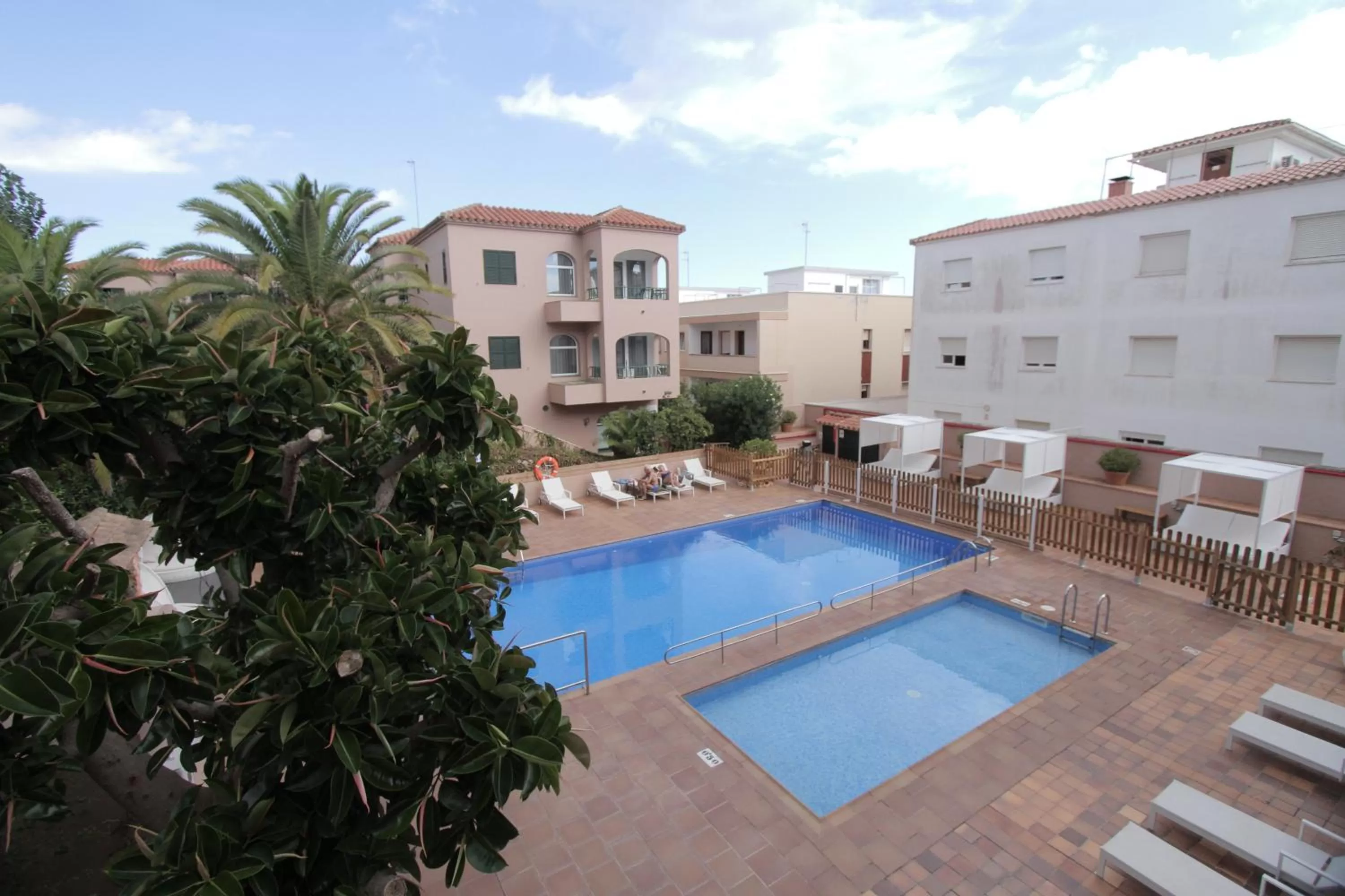 Swimming pool in Apartamentos Royal Life