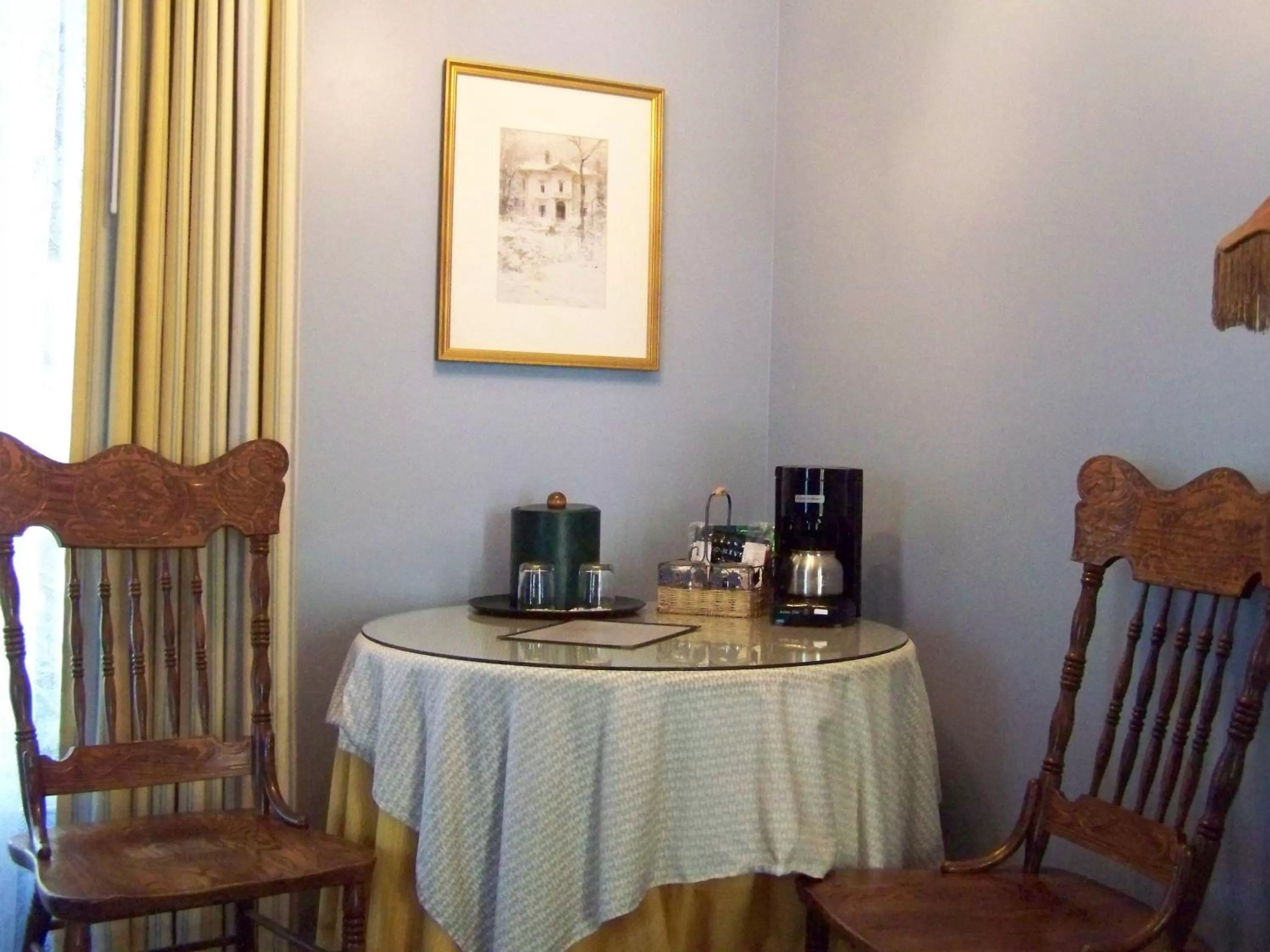 Decorative detail in Hill House Inn