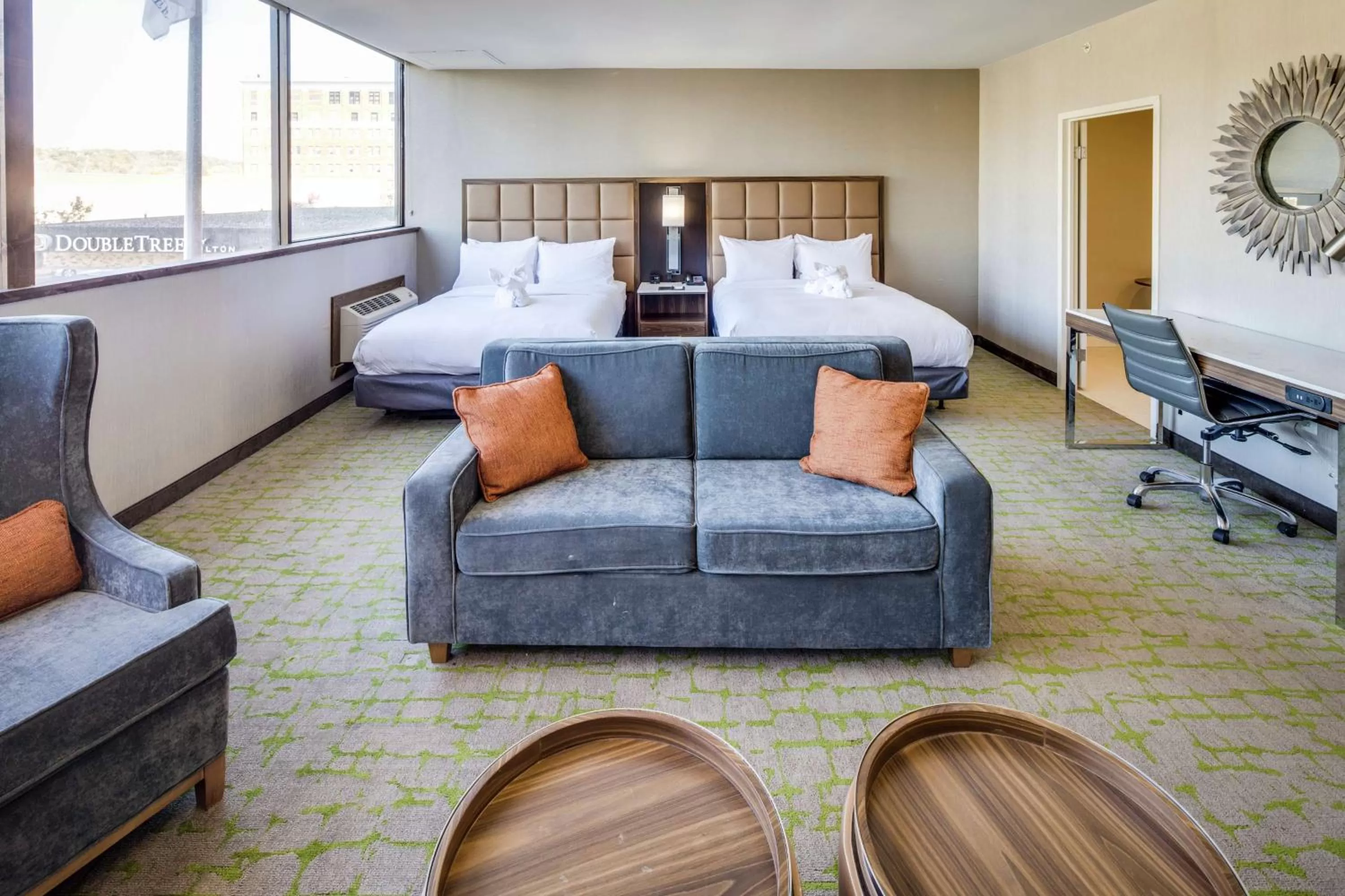 Bedroom, Bed in DoubleTree by Hilton Huntington, WV