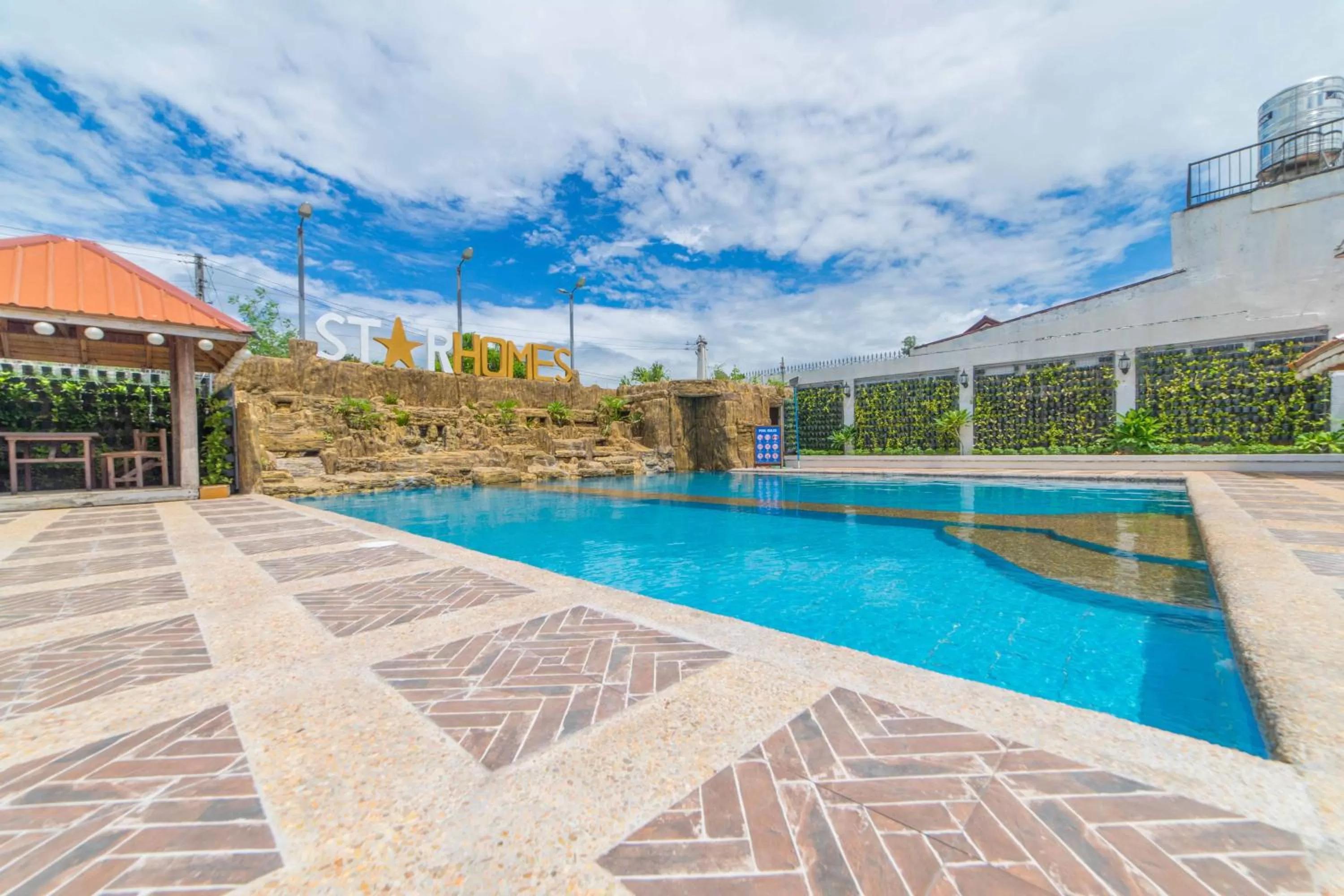 Swimming pool in RedDoorz Plus @ Starhomes Olivianville