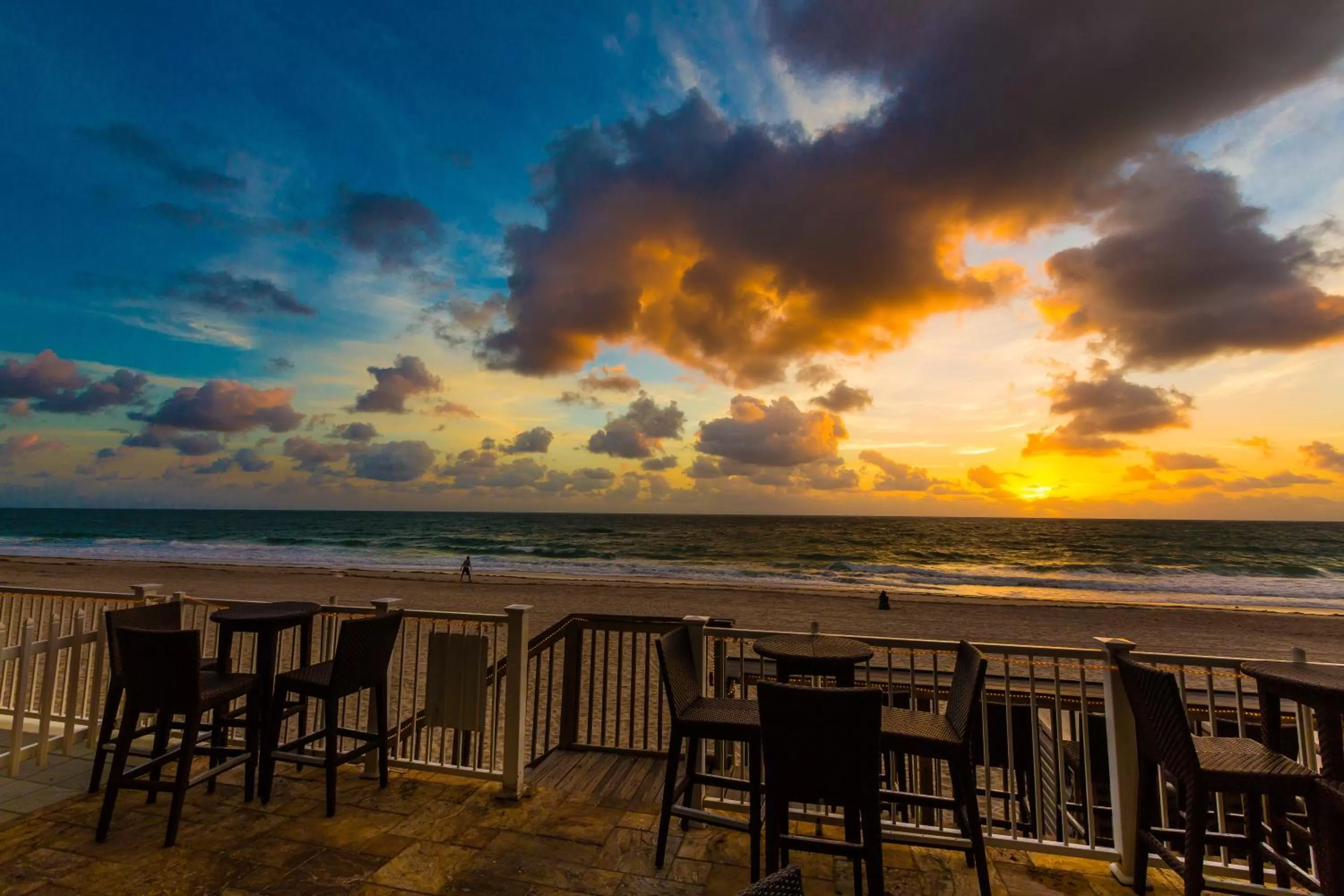 Patio in Sun Tower Hotel & Suites on the Beach