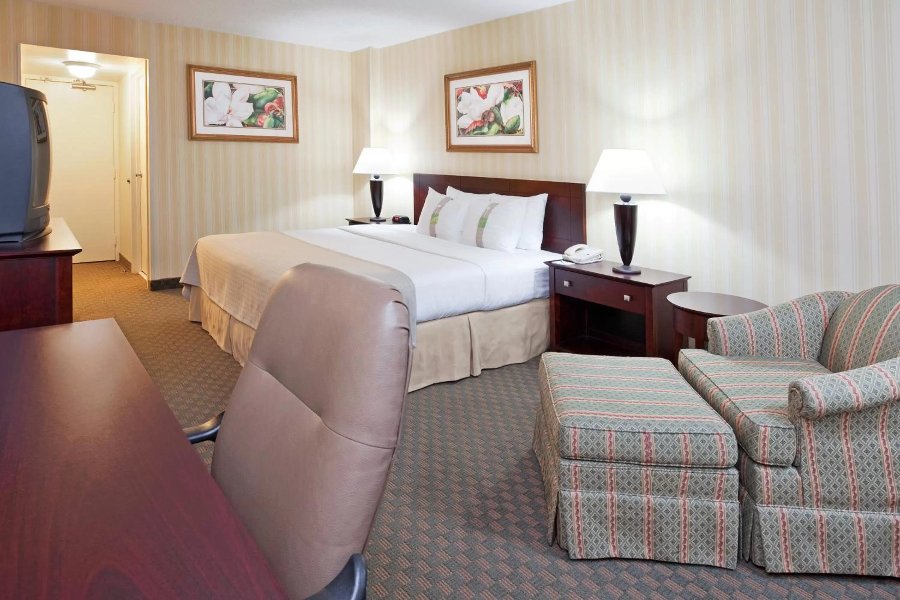 Photo of the whole room, Bed in Holiday Inn Columbus Dwtn-Capitol Square by IHG