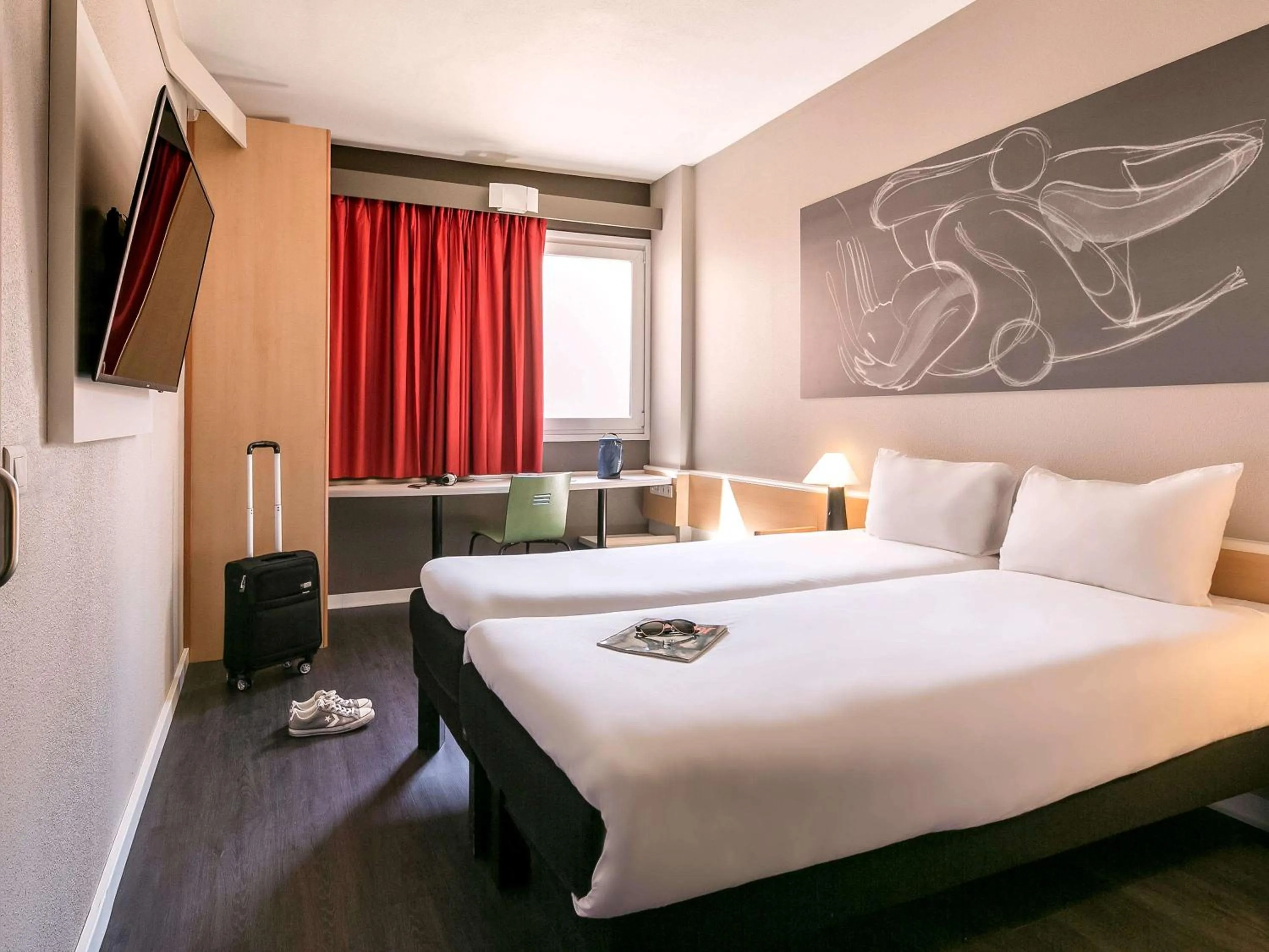 Photo of the whole room, Bed in Ibis Madrid Getafe