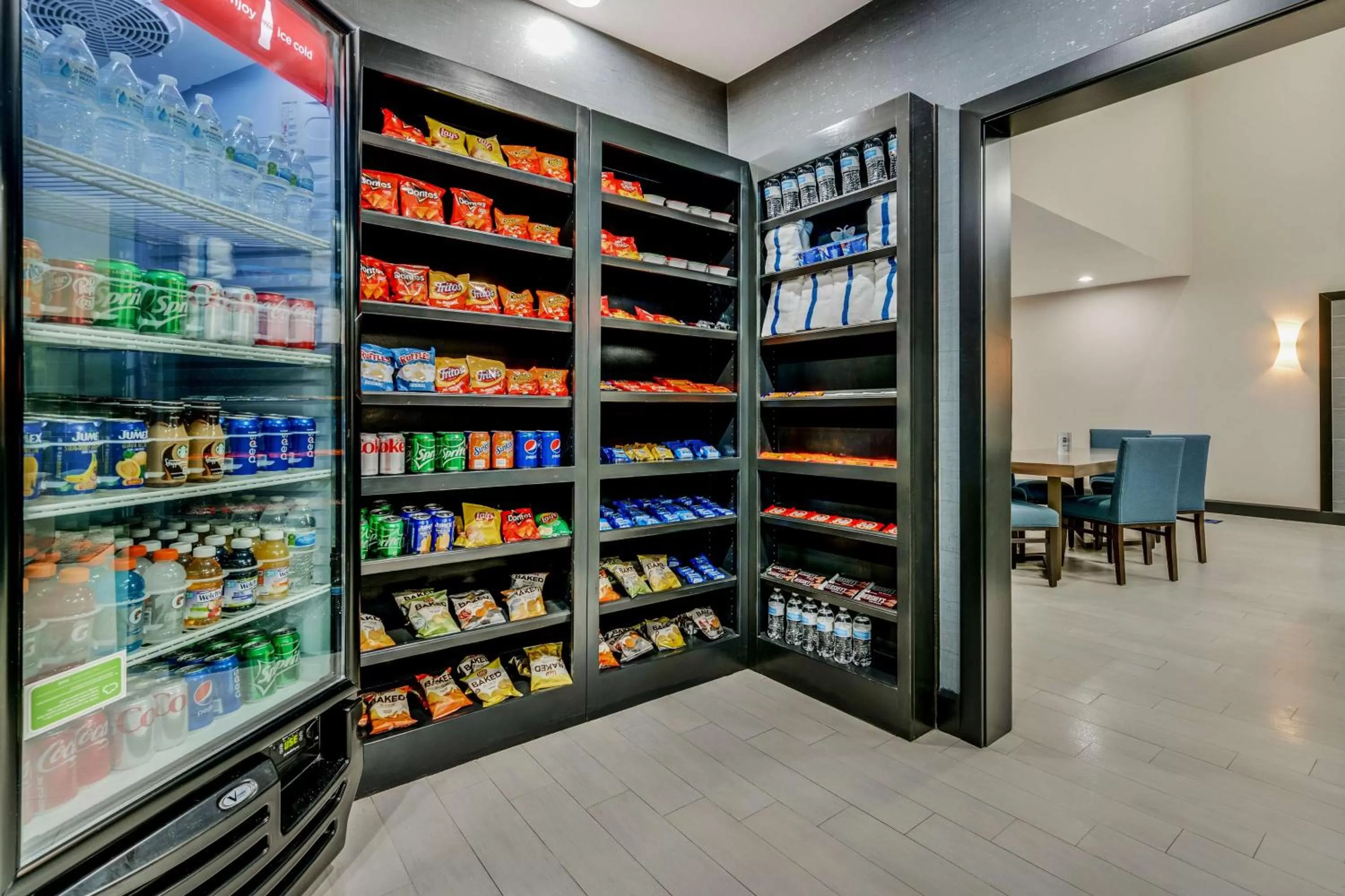 Property building in Best Western Huntsville Inn & Suites