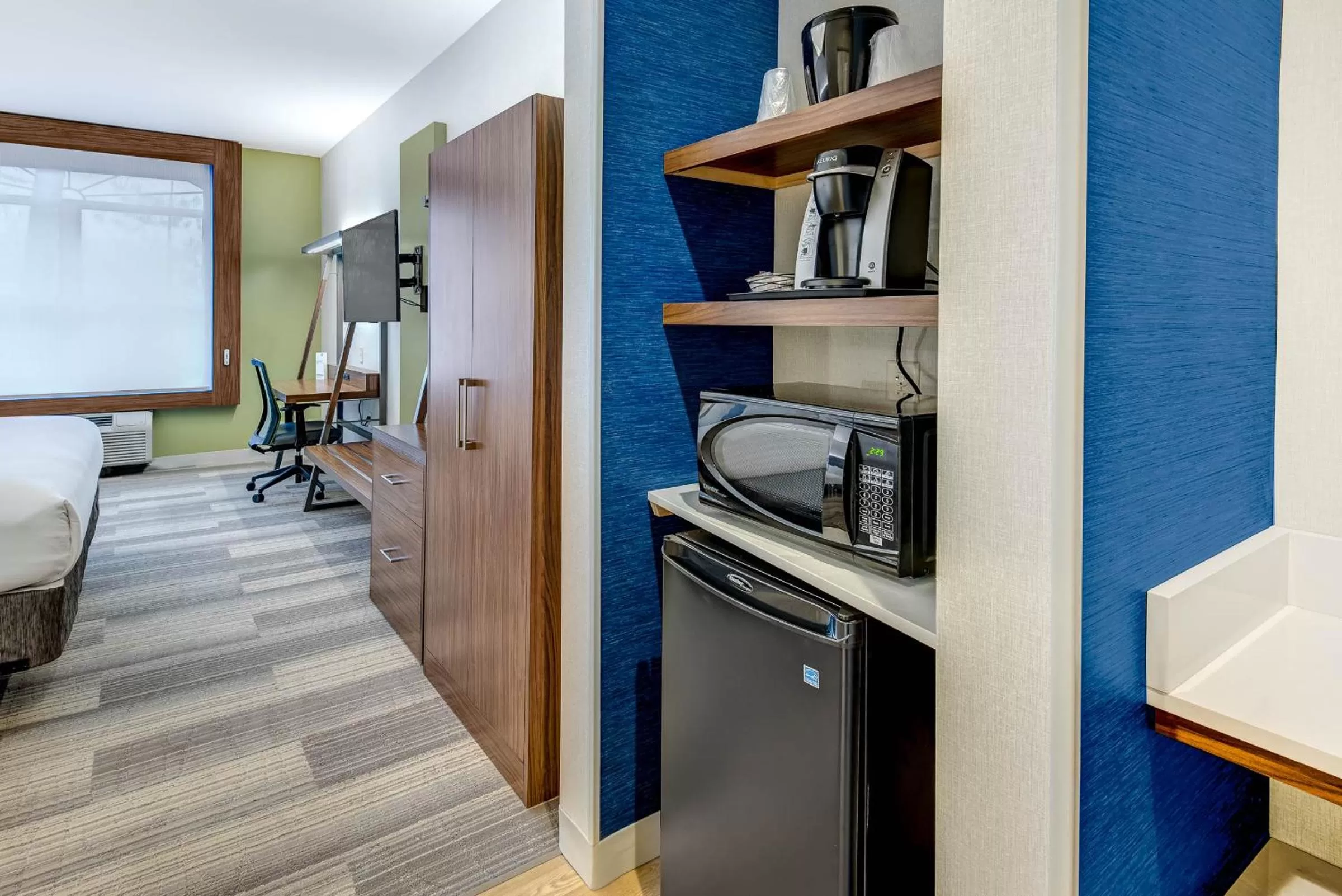 Decorative detail in Holiday Inn Express Woodbridge by IHG