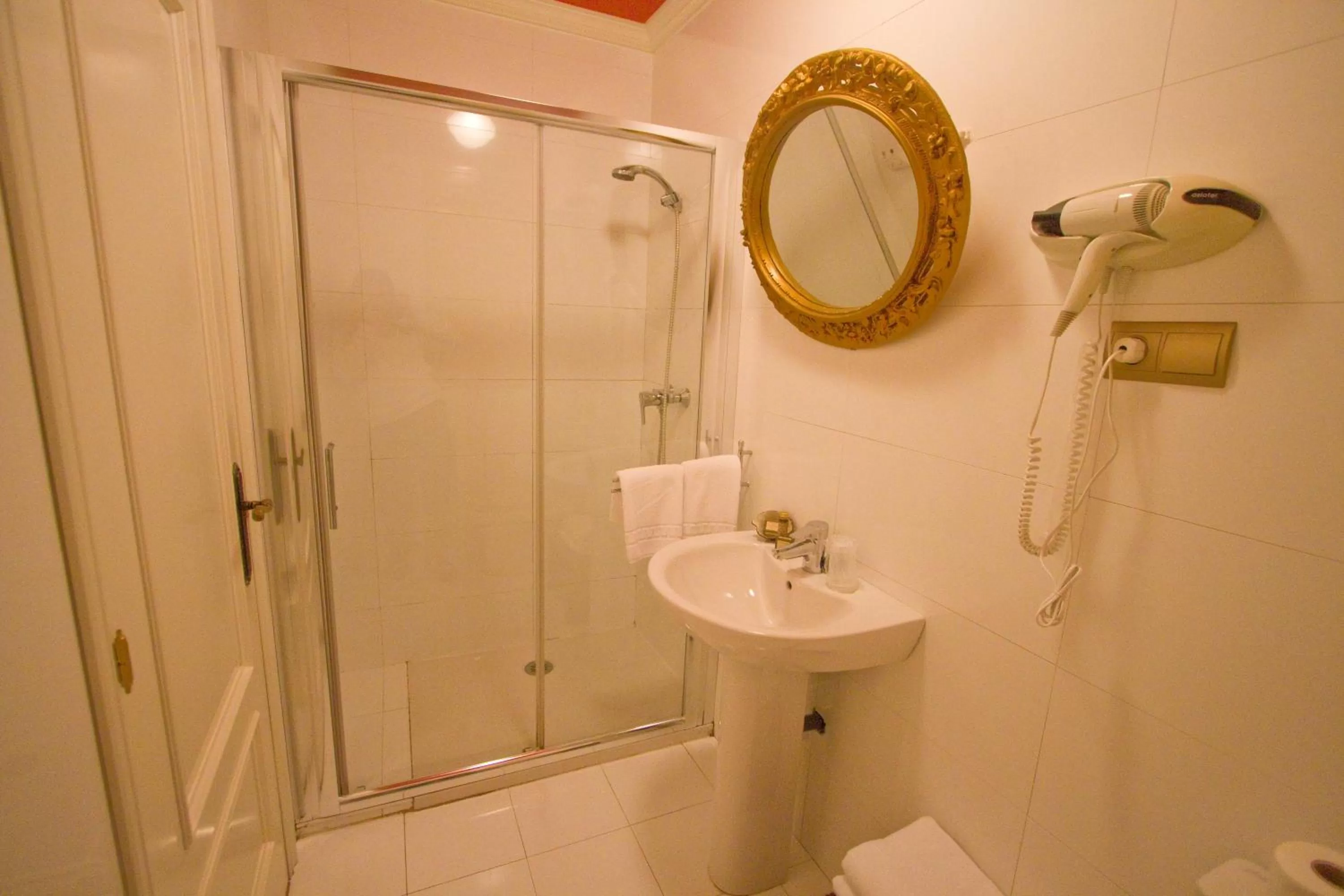 Bathroom in Hotel Mi Norte