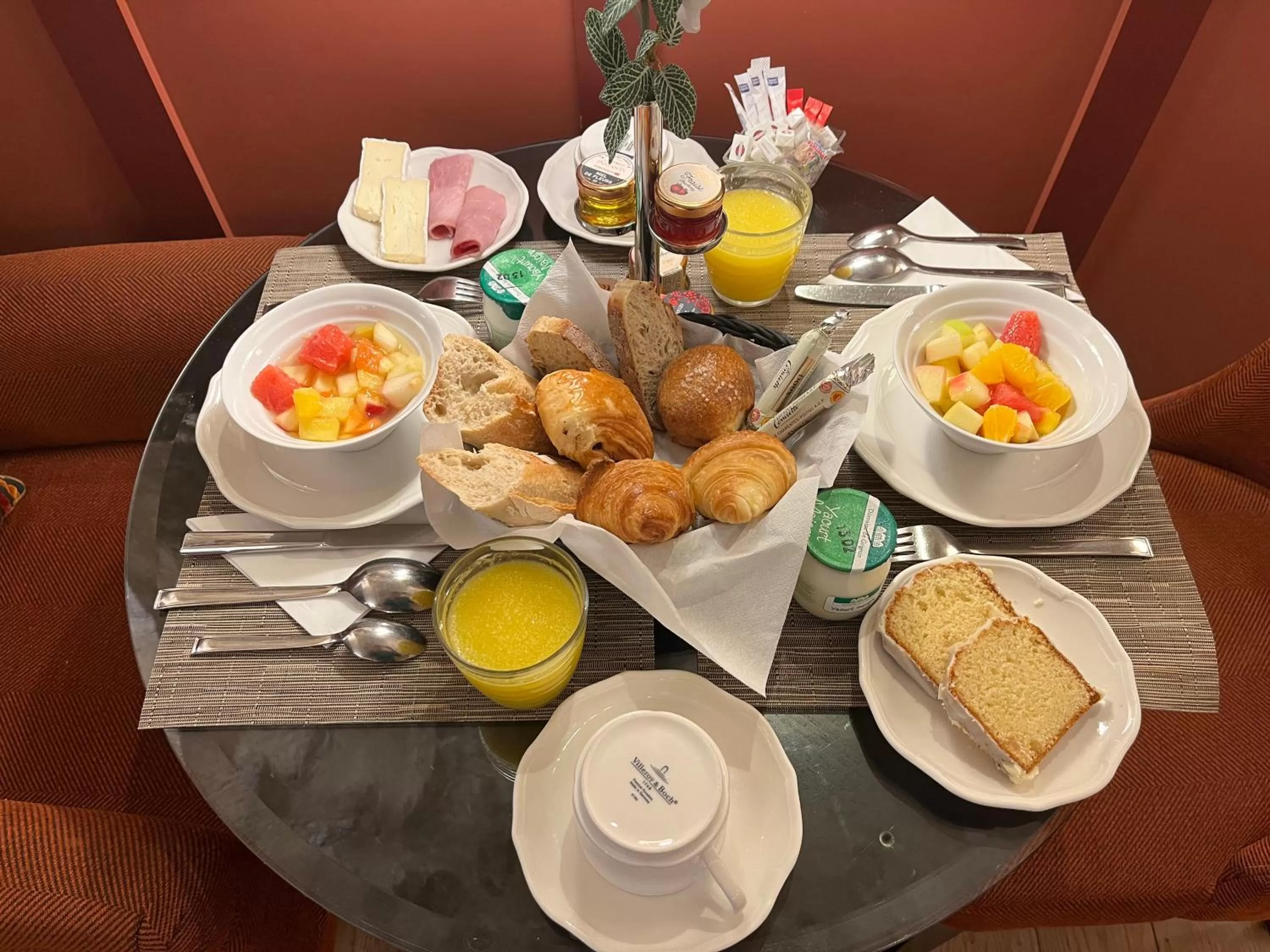 Breakfast in Les Tournelles