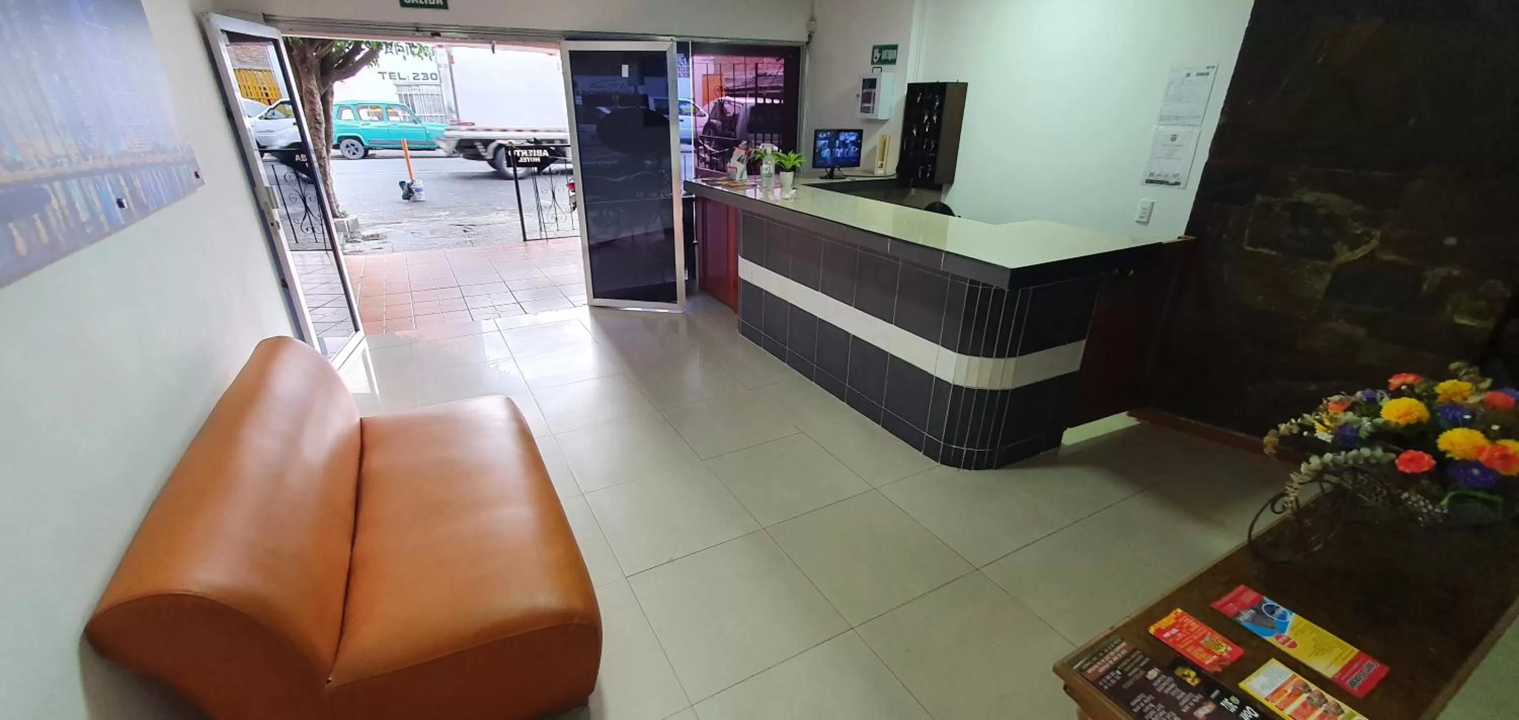 Living room, Lobby/Reception in Hotel Picasso 70